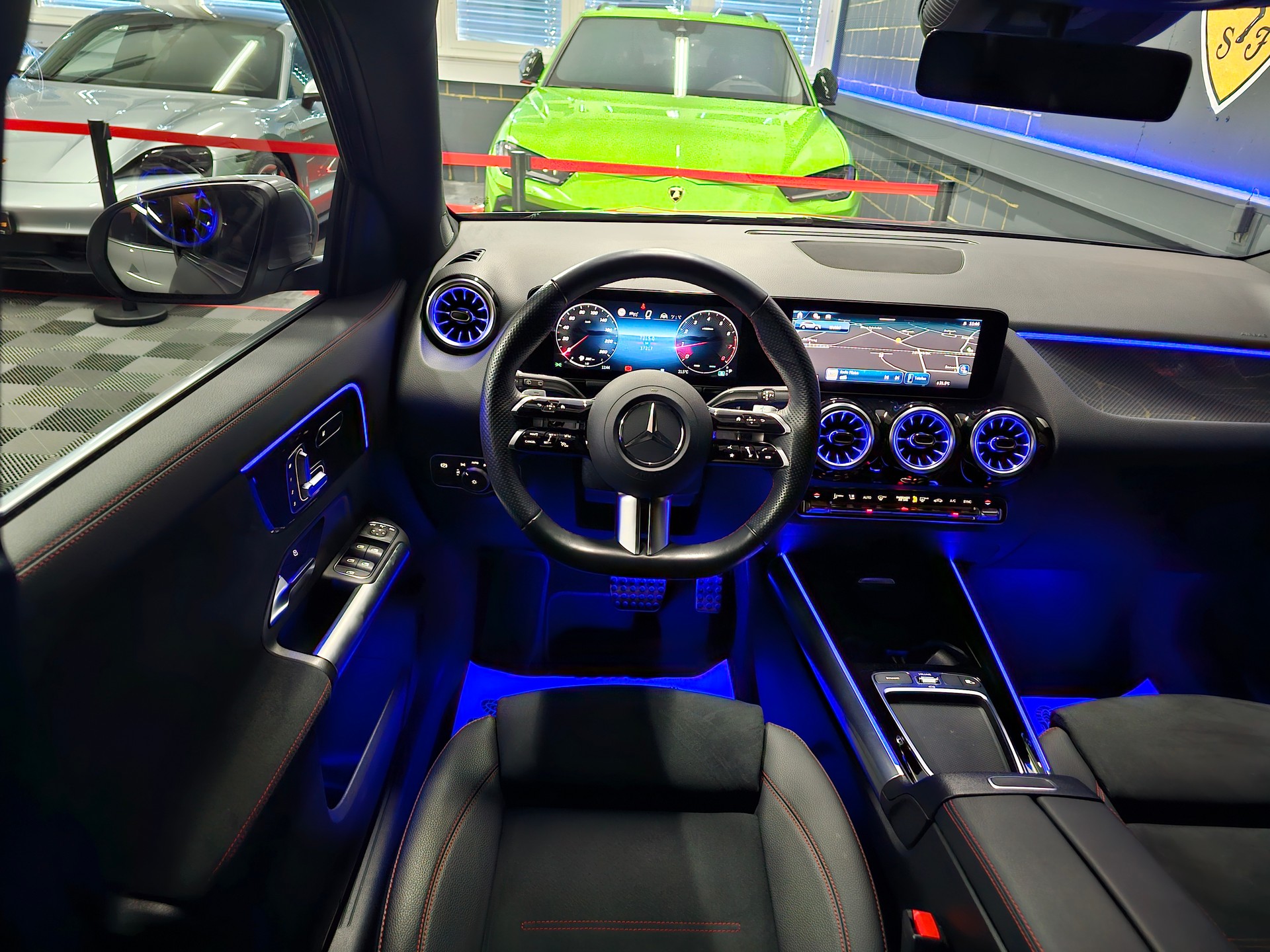 MERCEDES-BENZ GLA 250 4Matic 8G-DCT AMG Line-image-11