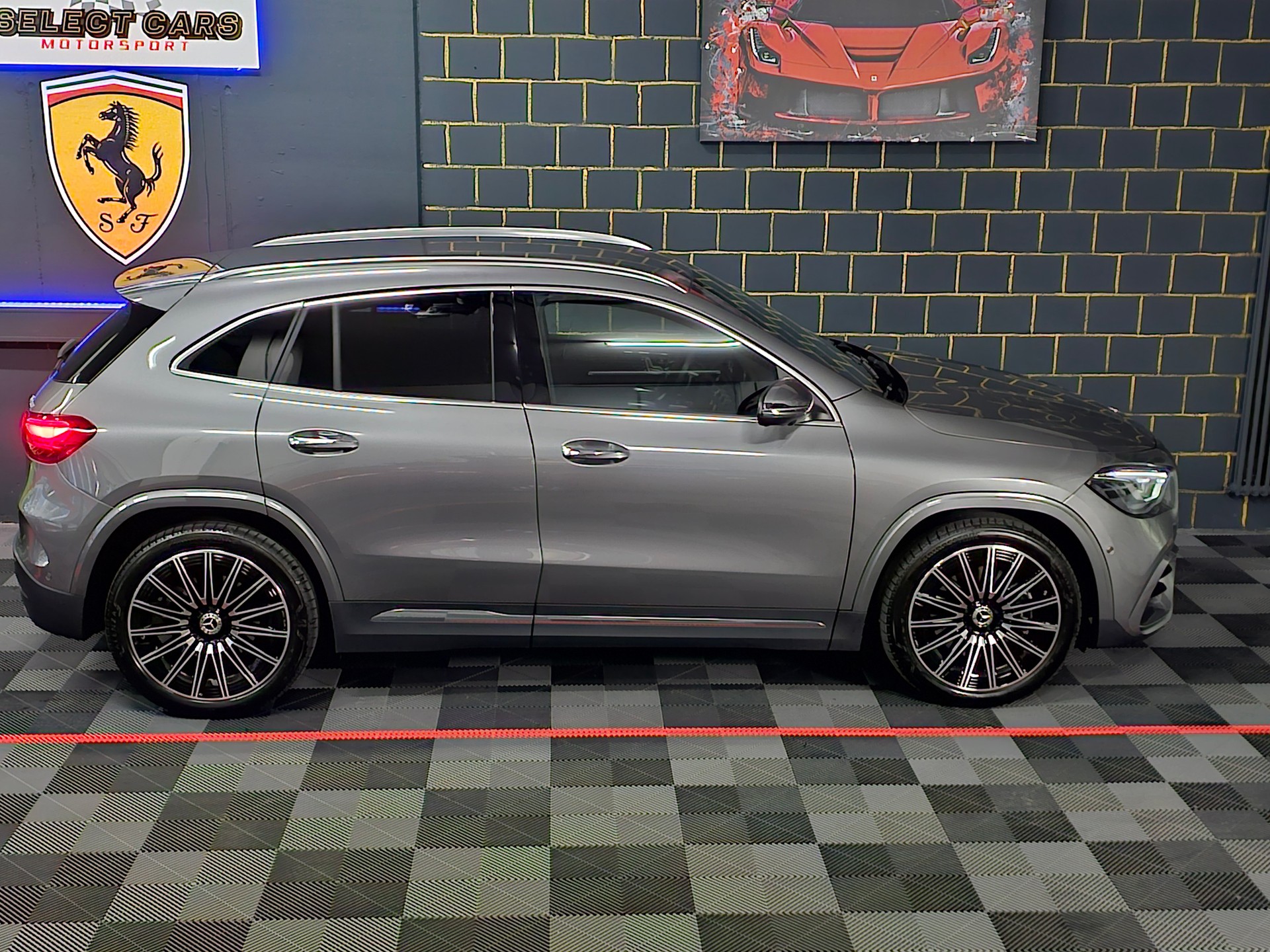 MERCEDES-BENZ GLA 250 4Matic 8G-DCT AMG Line-image-4