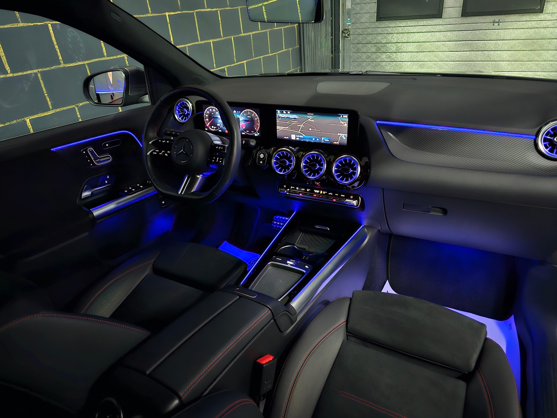 MERCEDES-BENZ GLA 250 4Matic 8G-DCT AMG Line-image-8