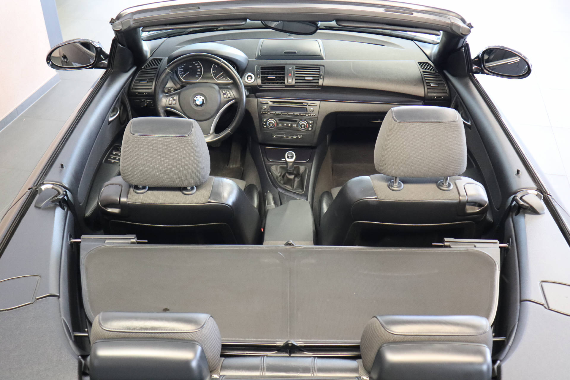 BMW 118i Cabrio-image-11