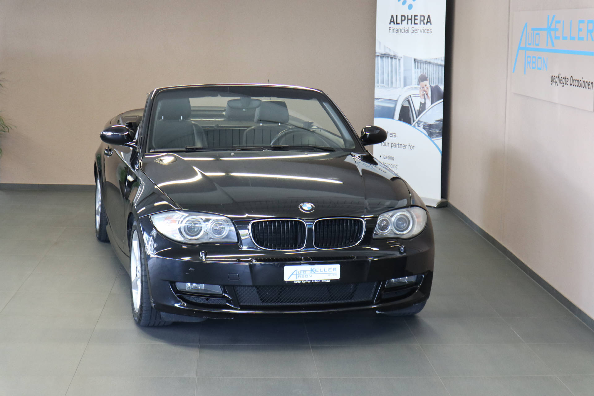 BMW 118i Cabrio-image-3