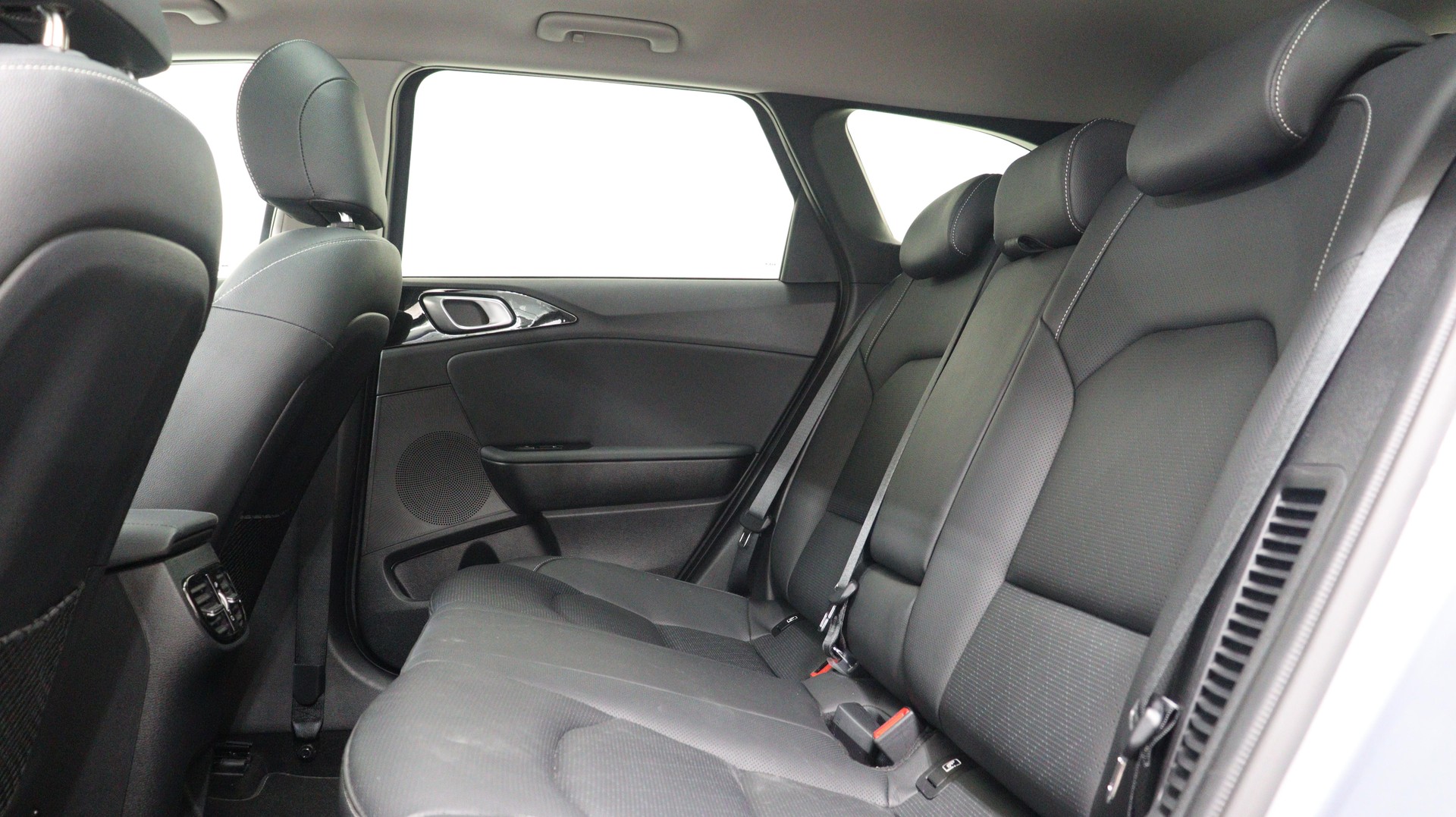 KIA Ceed SW 1.6 GDi Plug-in Hybrid Style-showroom-element-3