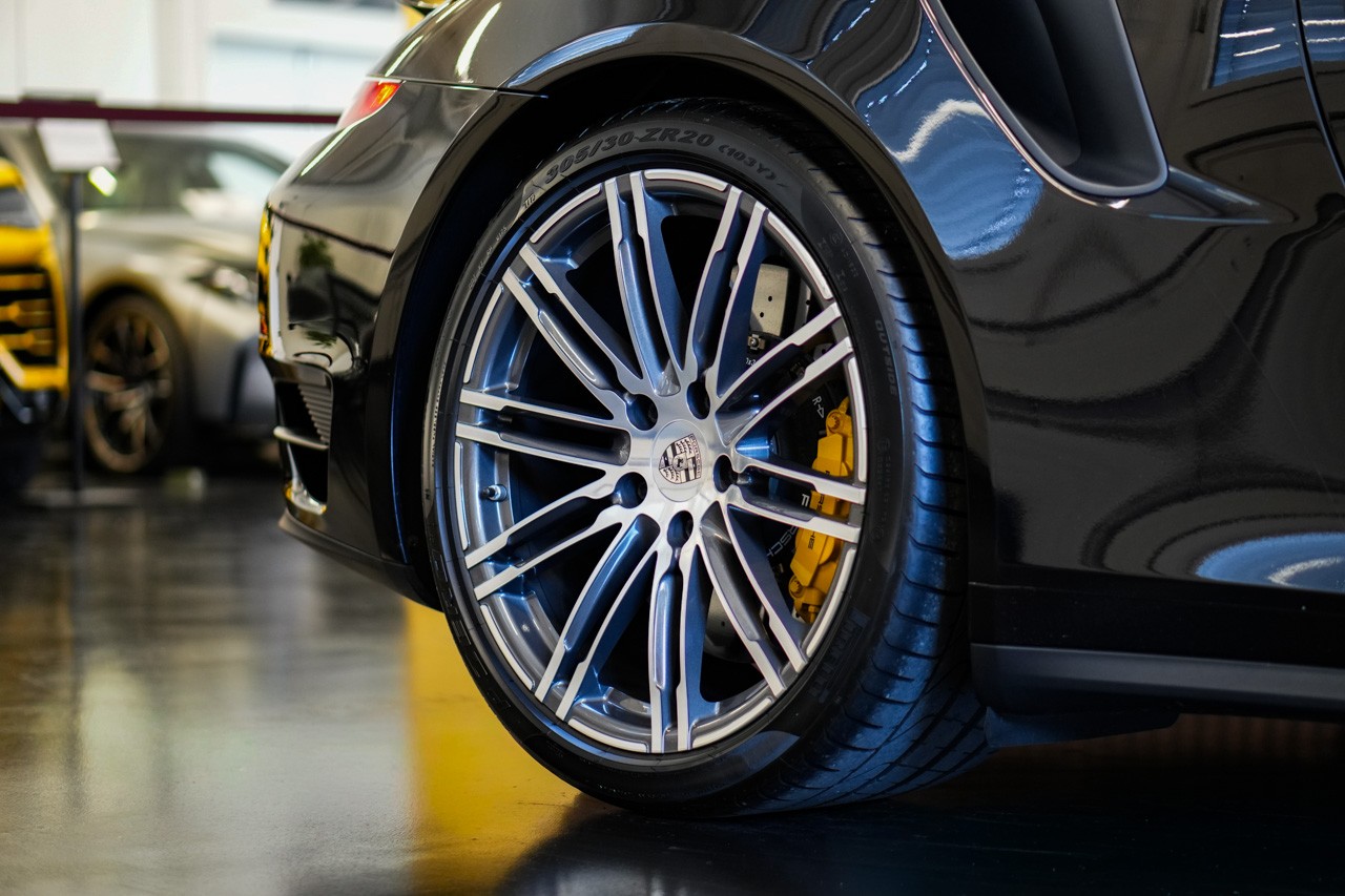 PORSCHE 911 Turbo S PDK-image-9
