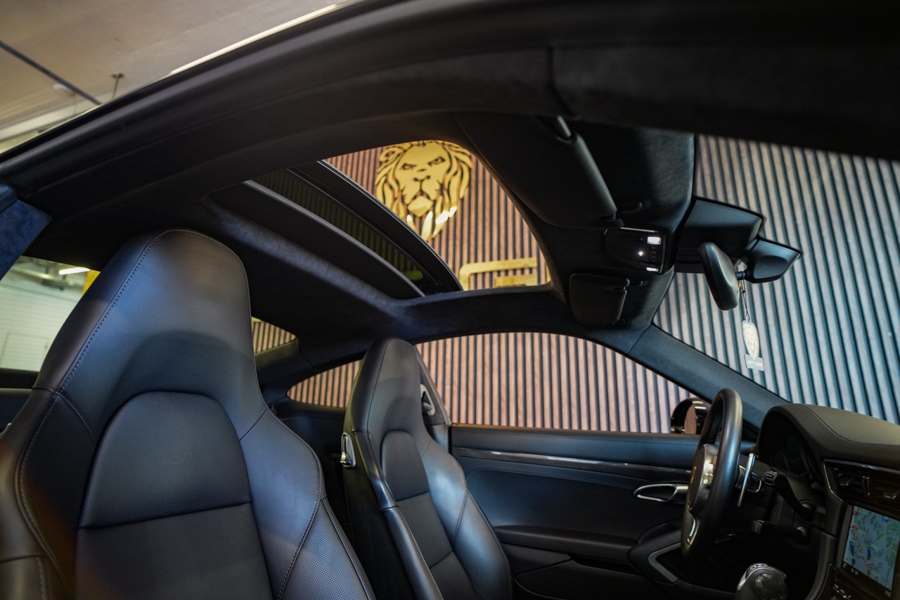 PORSCHE 911 Turbo S PDK-image-16