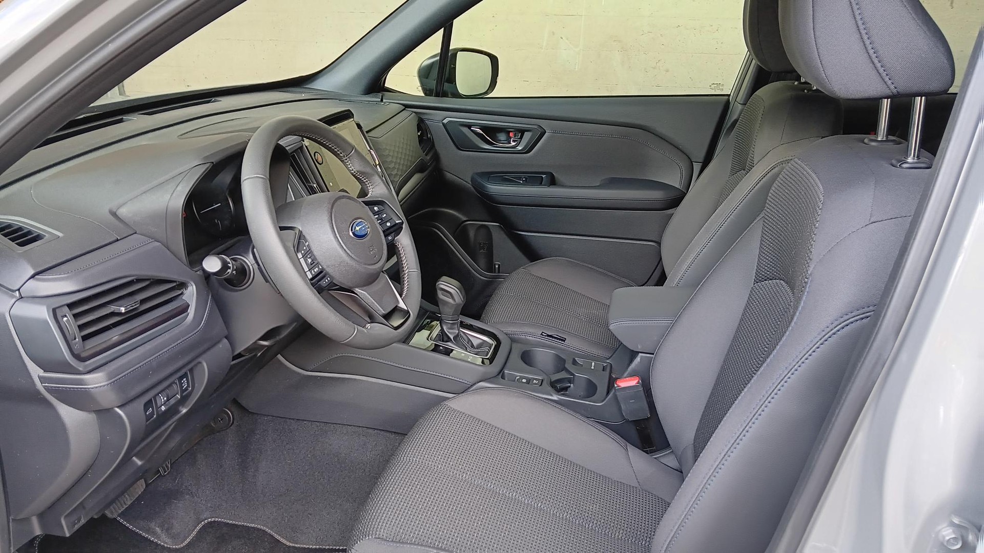 SUBARU Forester 2.0i e-Boxer Swiss Plus Lineartronic-image-7