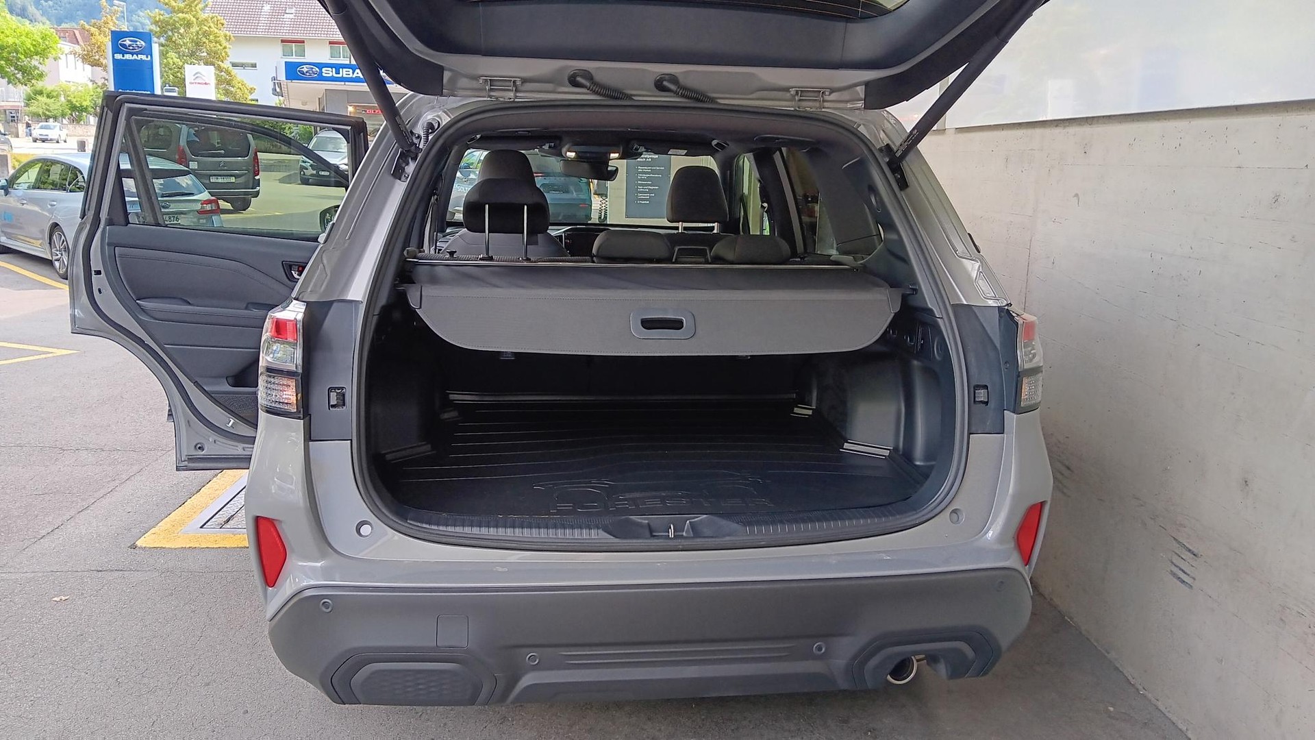 SUBARU Forester 2.0i e-Boxer Swiss Plus Lineartronic-image-5