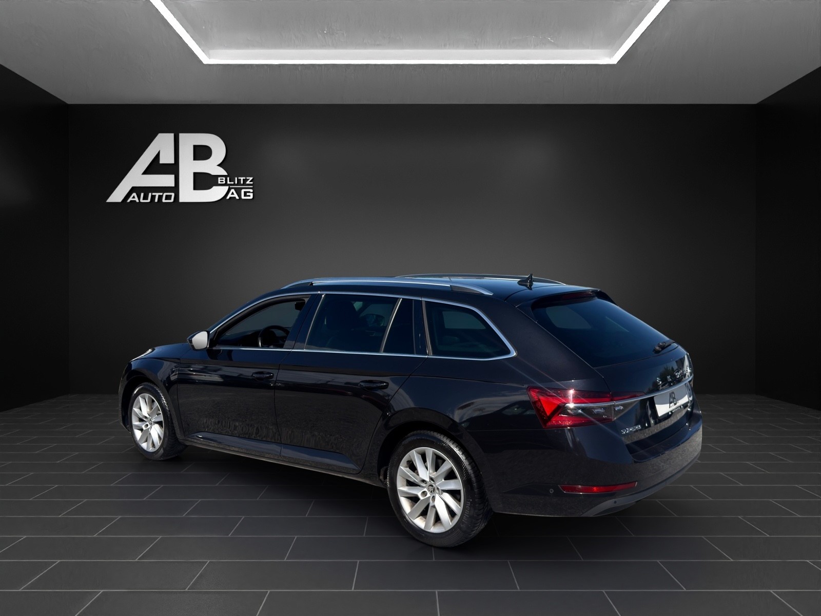 SKODA Superb Combi 2.0 TDi Style DSG mit 150 PS-showroom-element-2