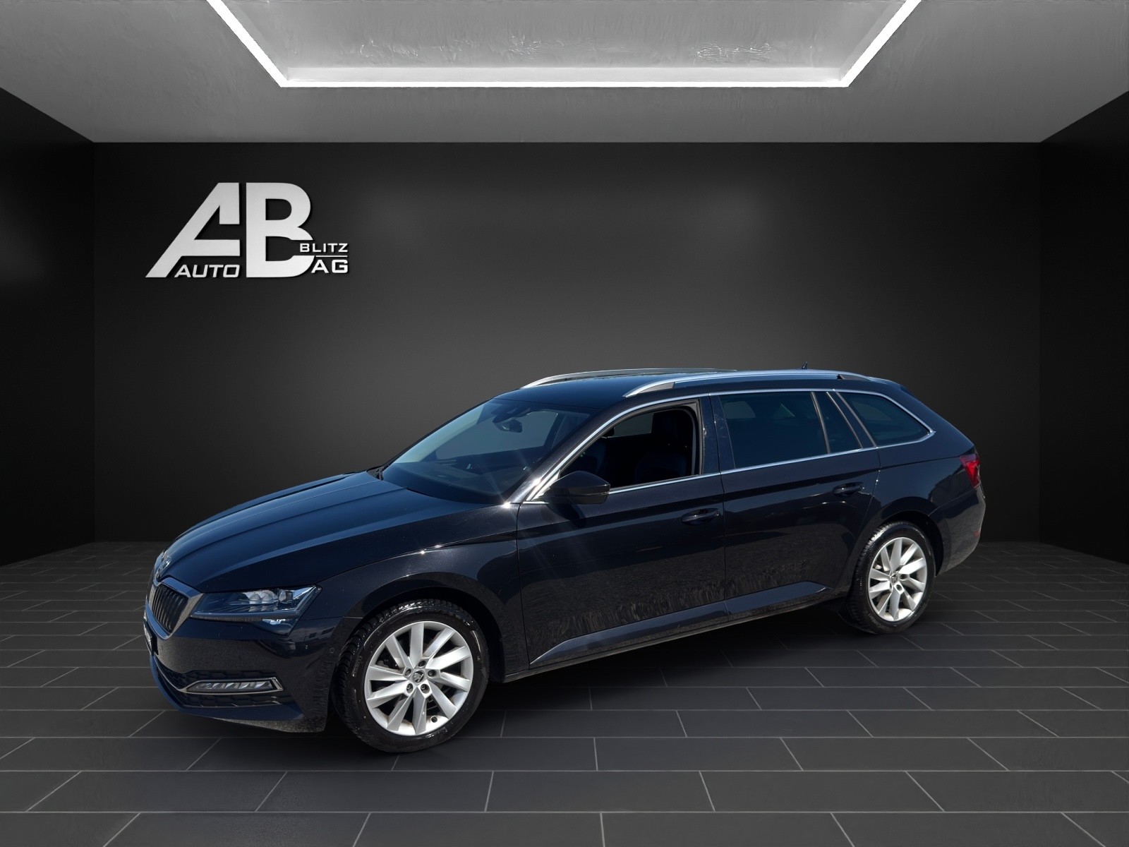 SKODA Superb Combi 2.0 TDi Style DSG mit 150 PS-showroom-element-1