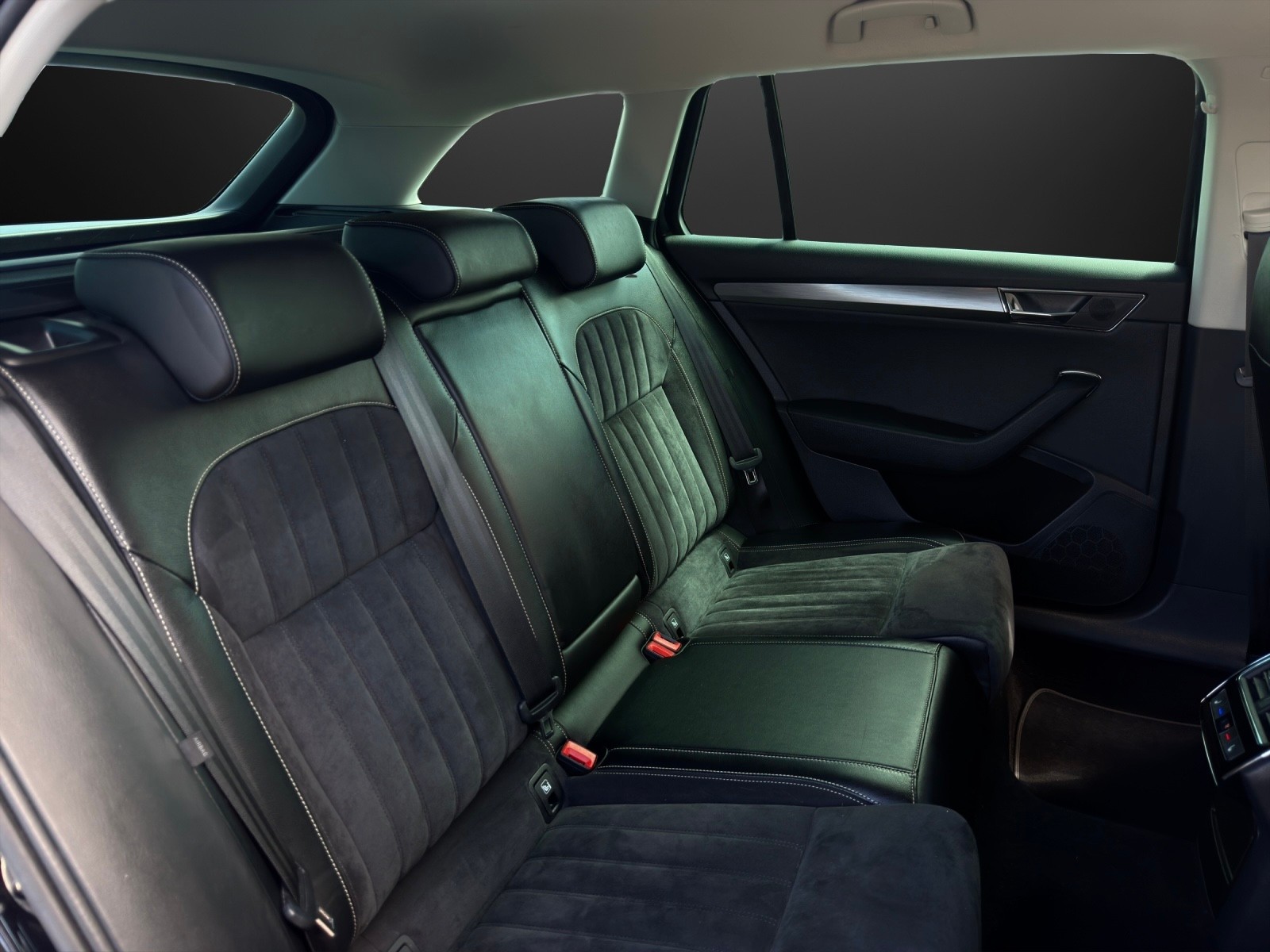 SKODA Superb Combi 2.0 TDi Style DSG mit 150 PS-image-13