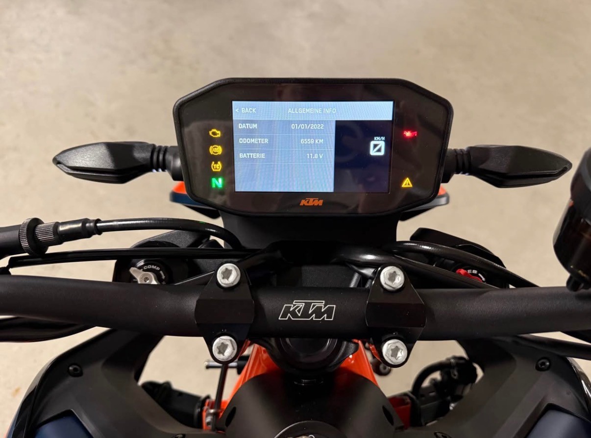 KTM 890 Duke R-image-11