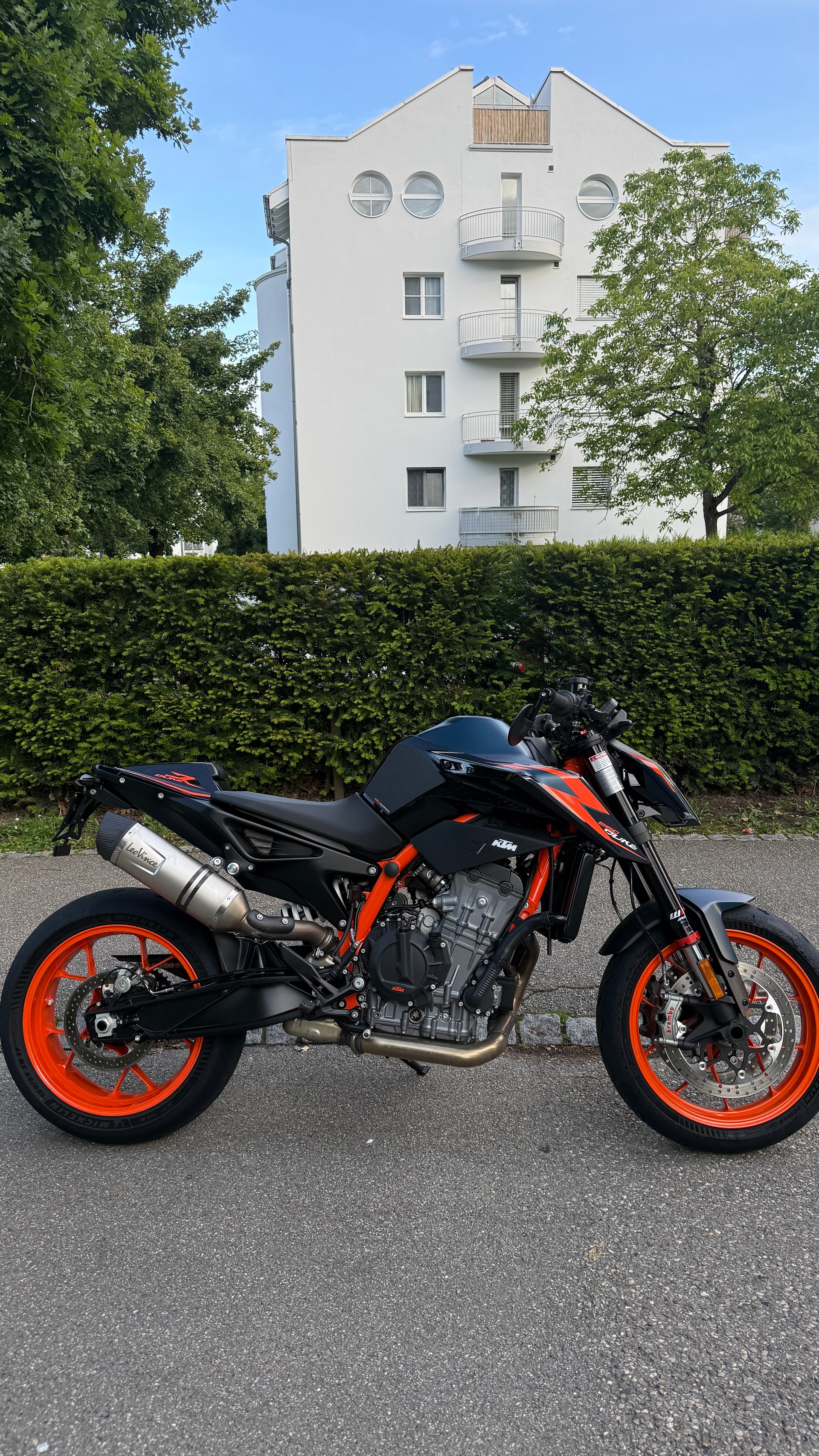 KTM 890 Duke R-image-1