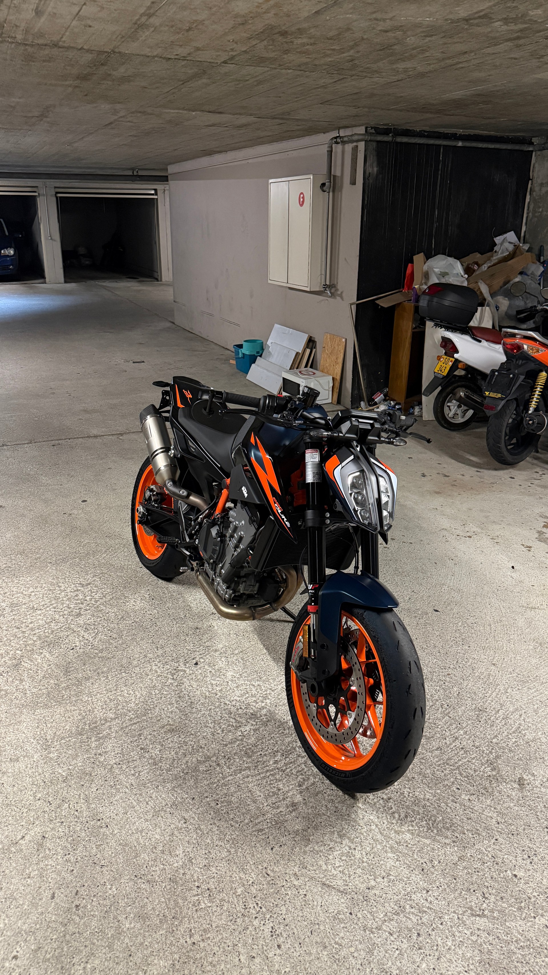 KTM 890 Duke R-image-2