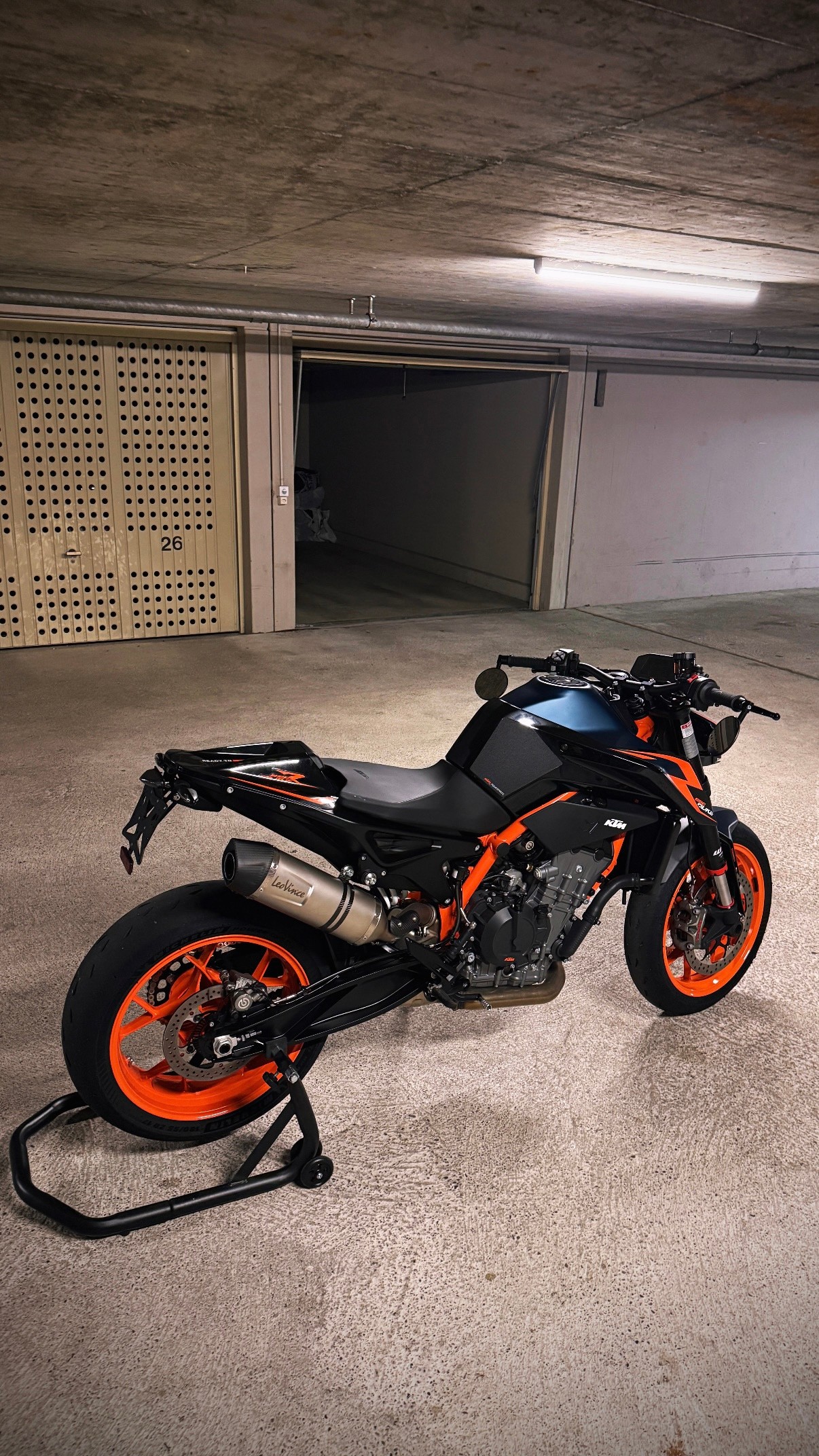 KTM 890 Duke R-image-5