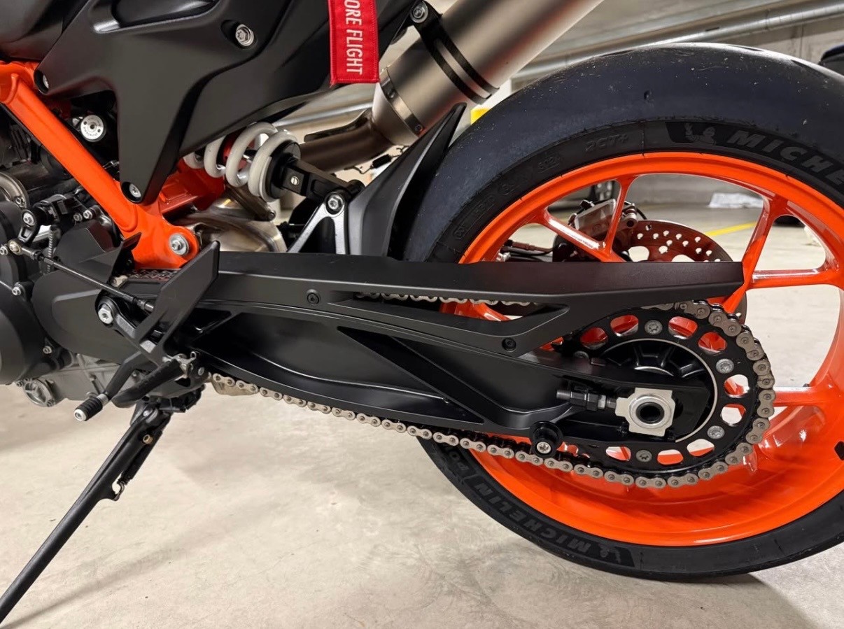 KTM 890 Duke R-image-9