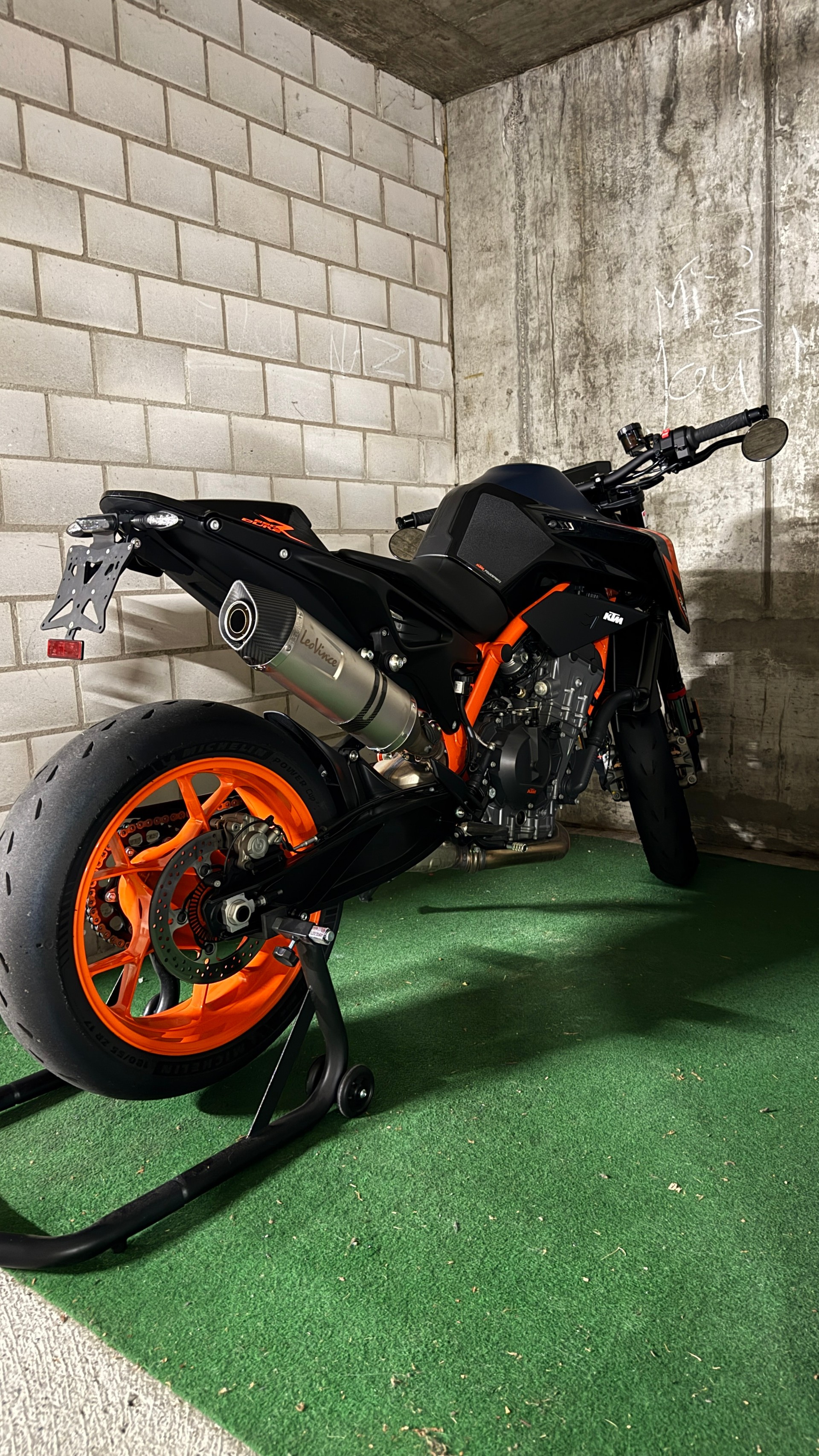 KTM 890 Duke R-image-7