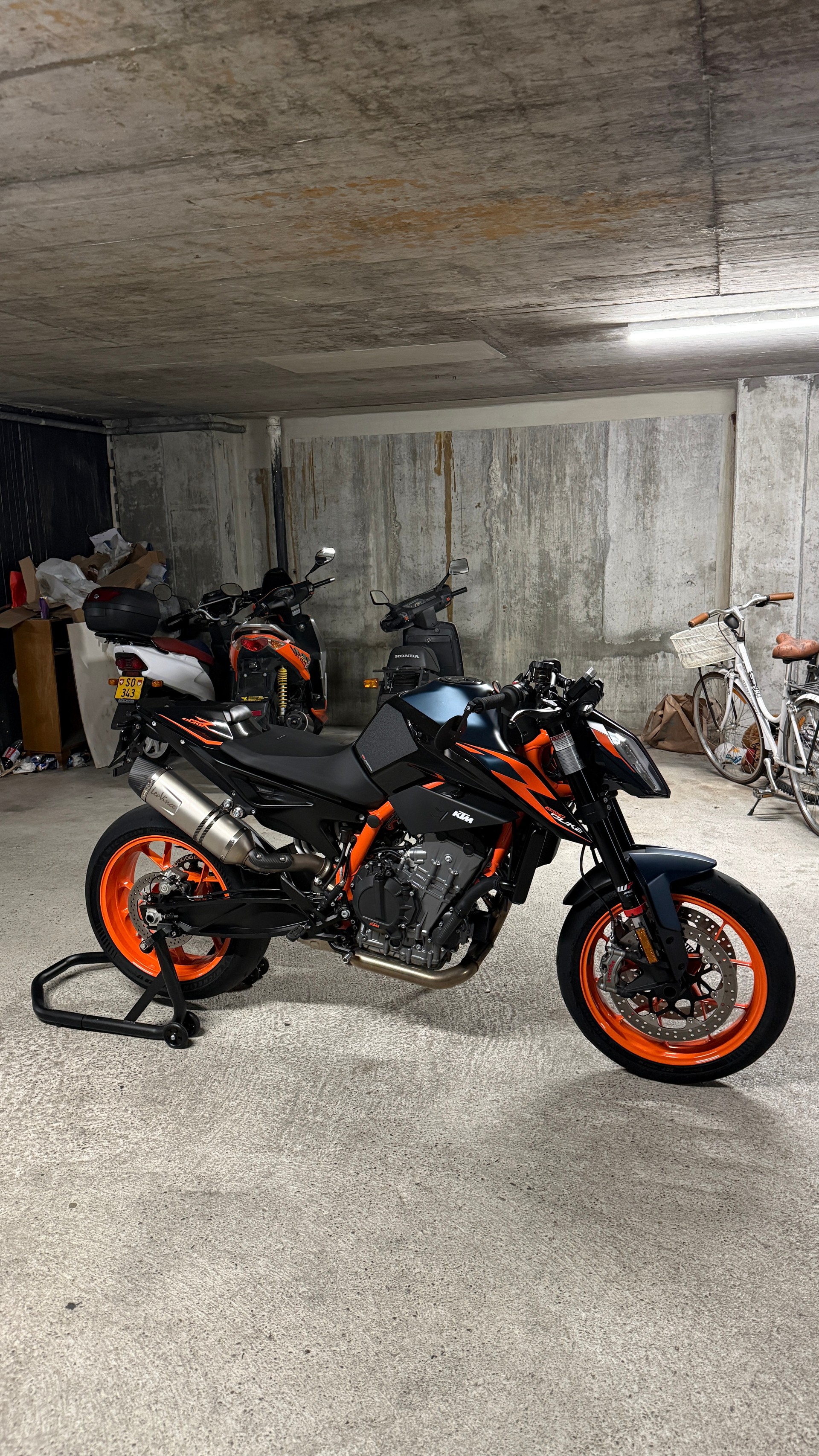 KTM 890 Duke R-image-3