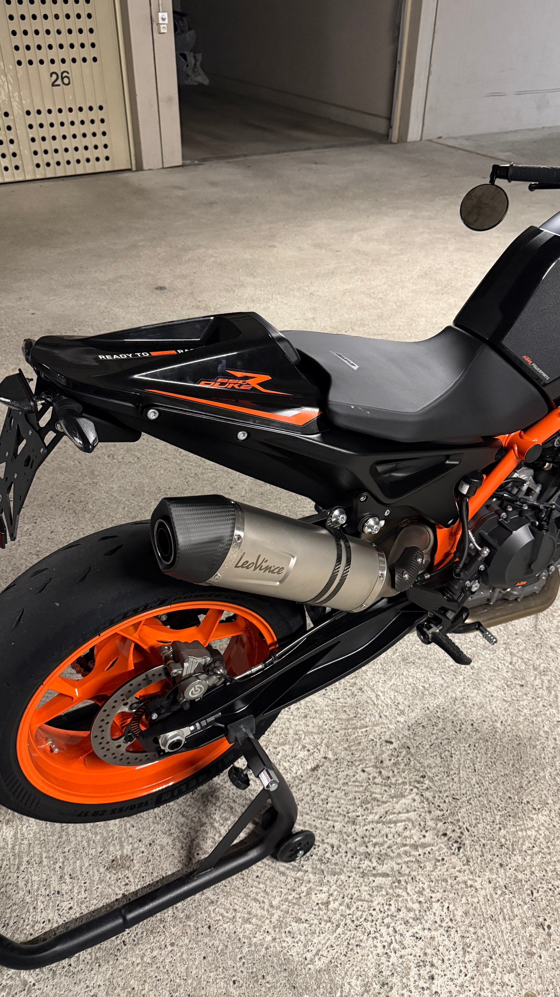 KTM 890 Duke R-image-6