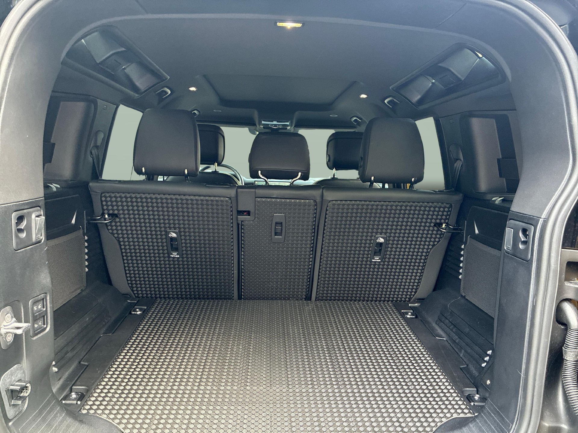 LAND ROVER Defender 110 3.0 D I6 350 Trophy Edition Yellow-image-10