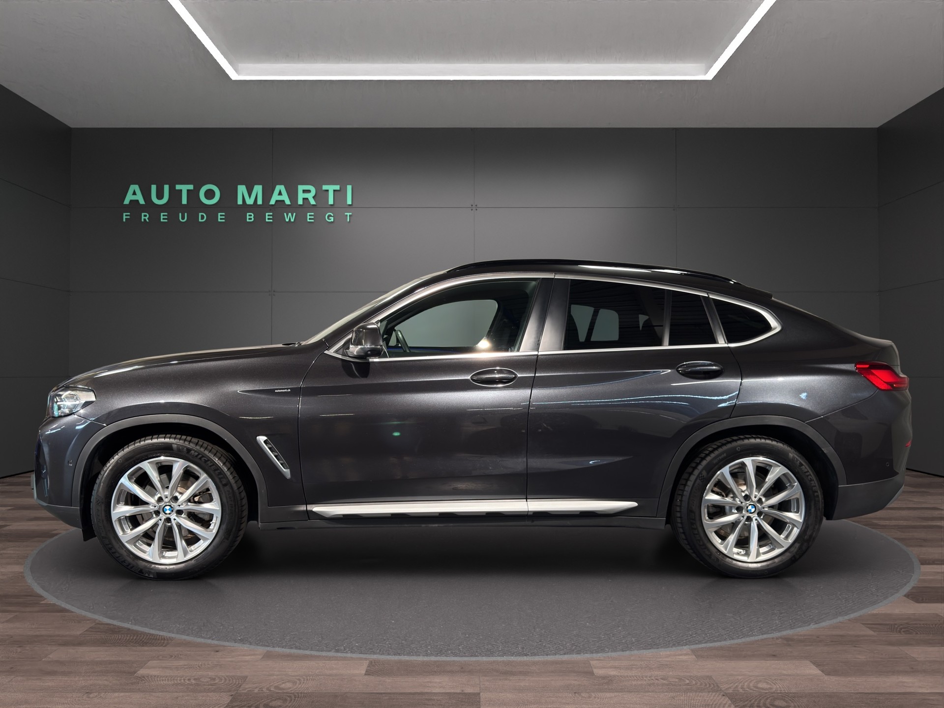 BMW X4 20d xDrive-showroom-element-1