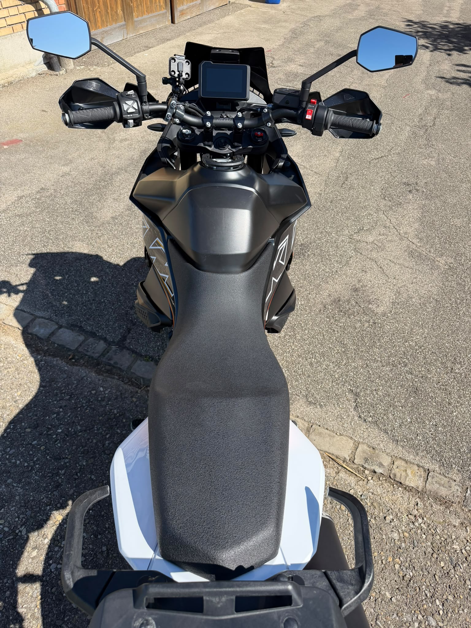 KTM 890 SMT-image-11