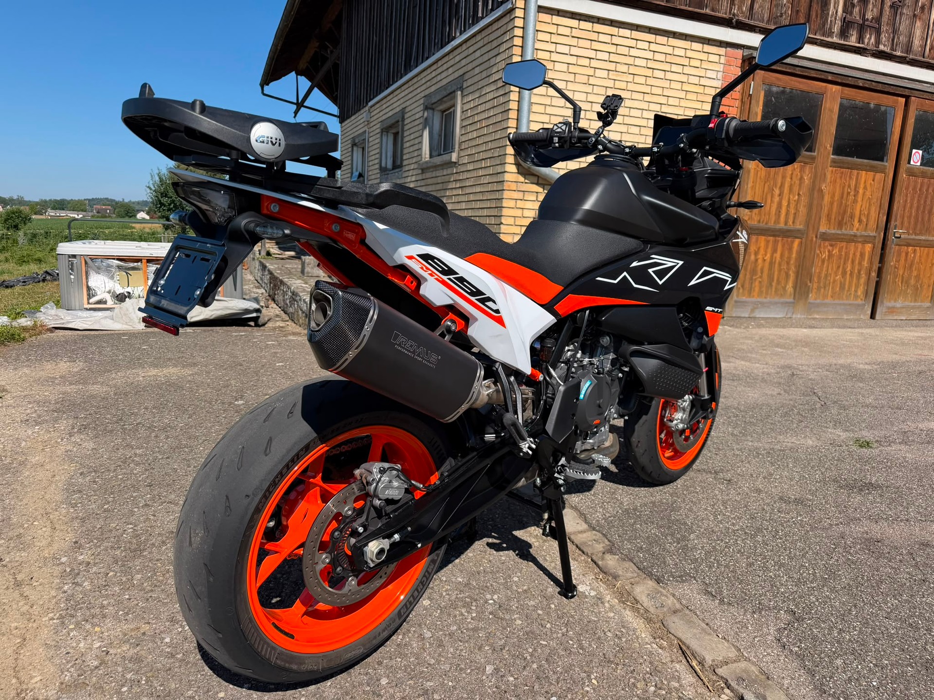 KTM 890 SMT-image-3