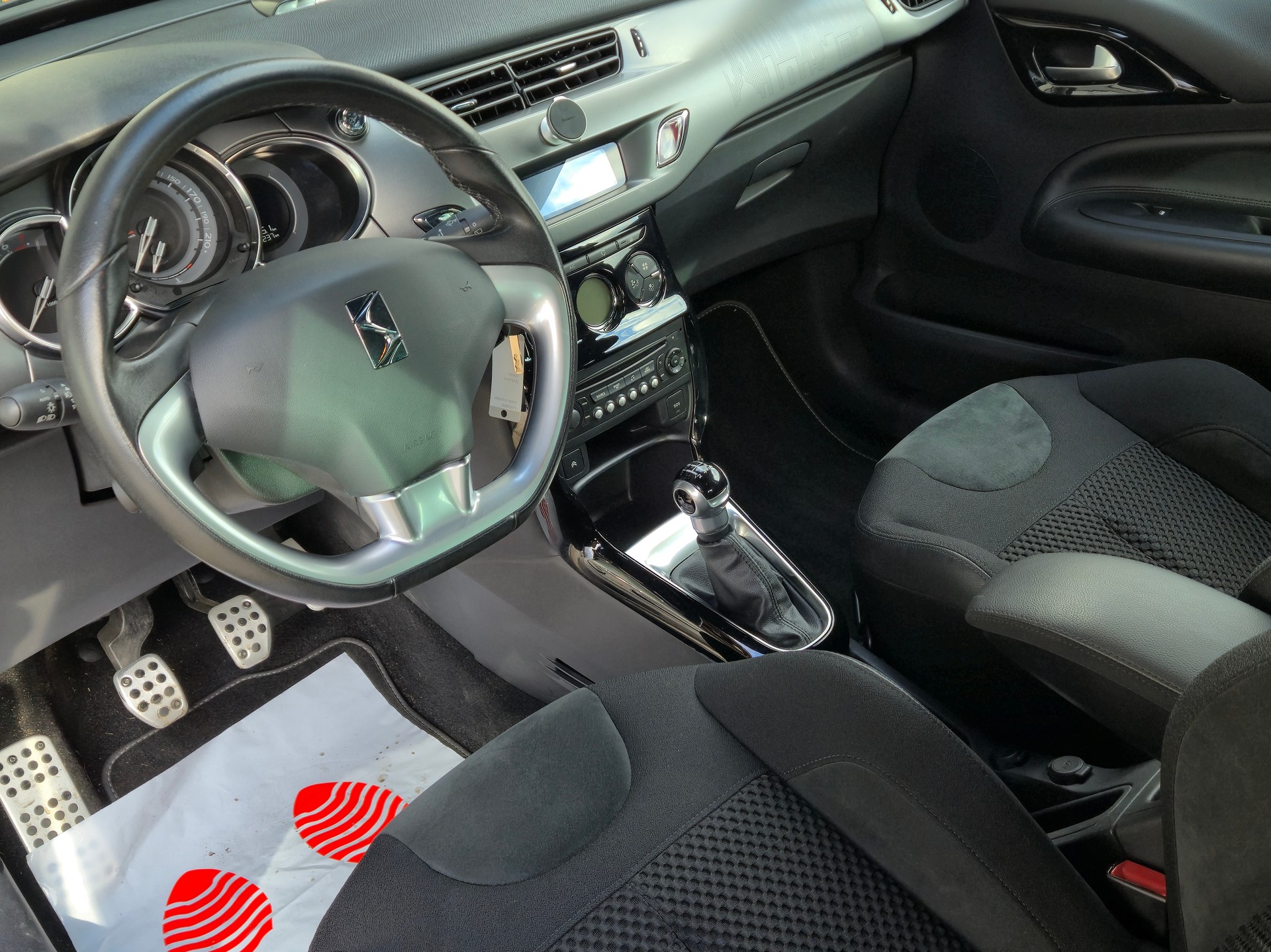 DS AUTOMOBILES DS3 1.2 VTi SO Irresistent-image-11