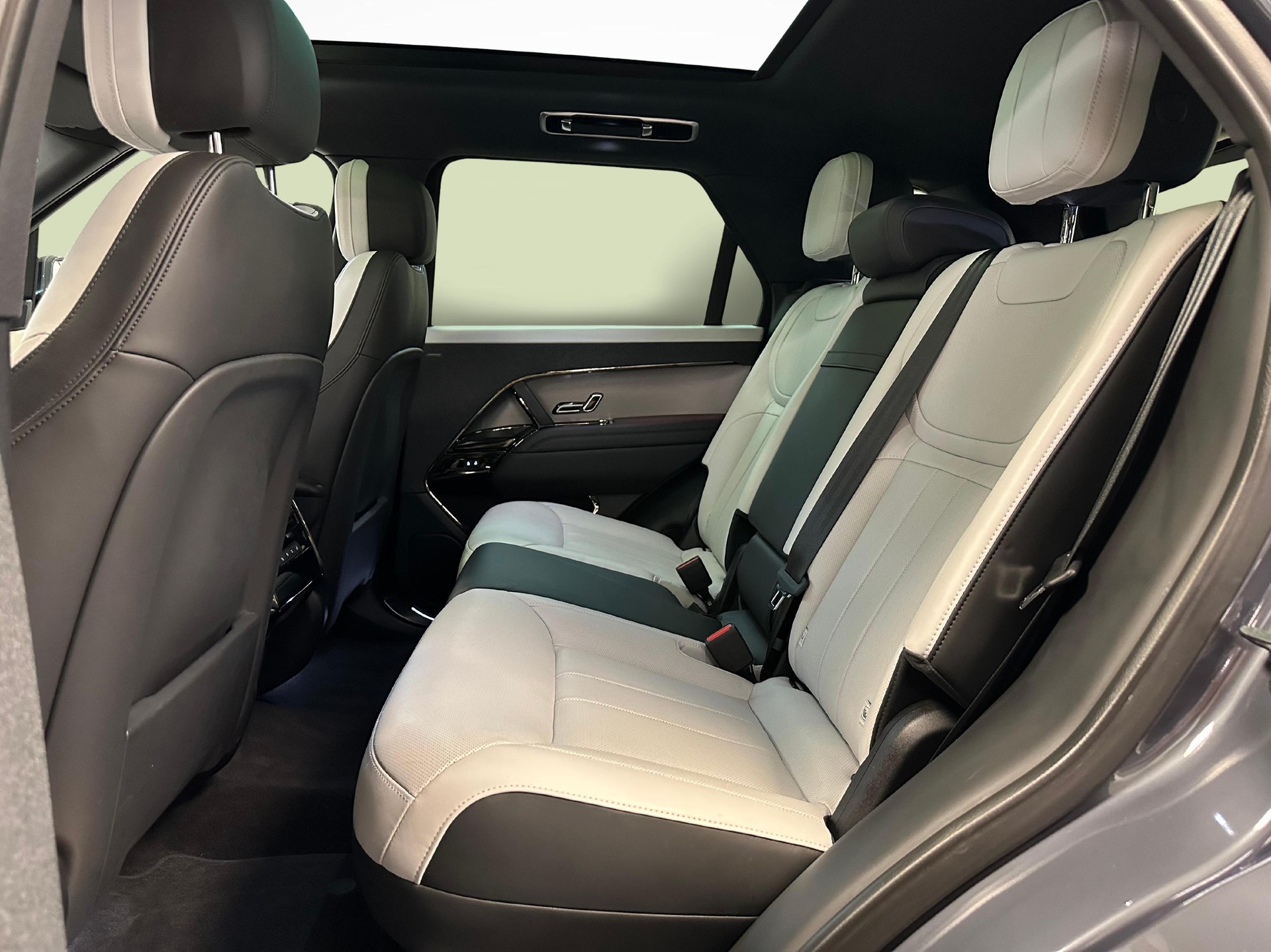 LAND ROVER Range Rover Sport 3.0 I6 P460e SE Dynamic-image-9
