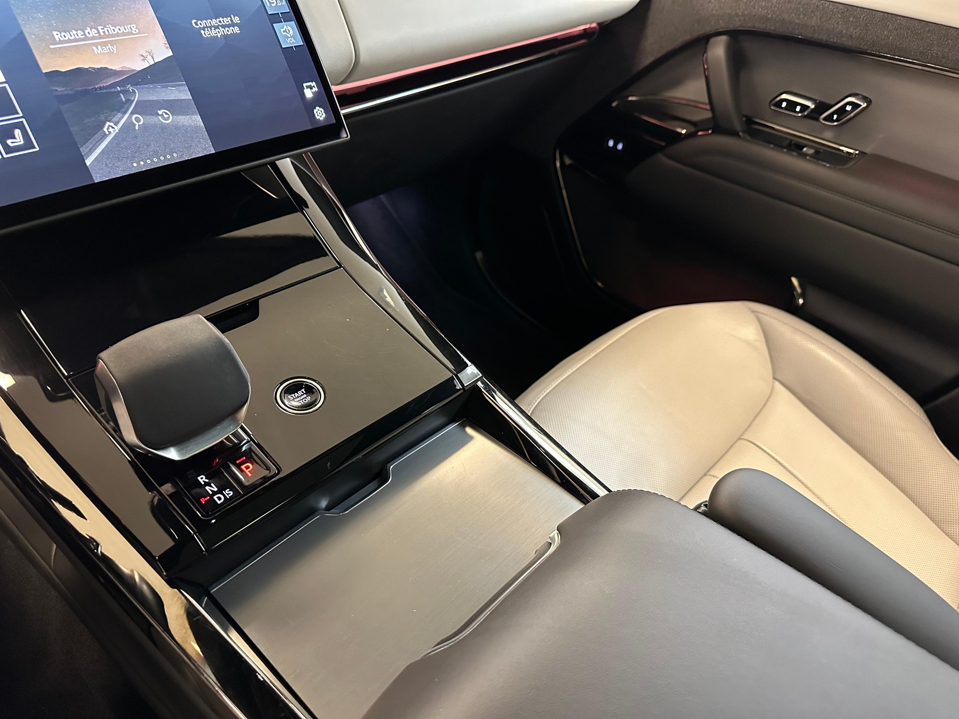 LAND ROVER Range Rover Sport 3.0 I6 P460e SE Dynamic-image-8