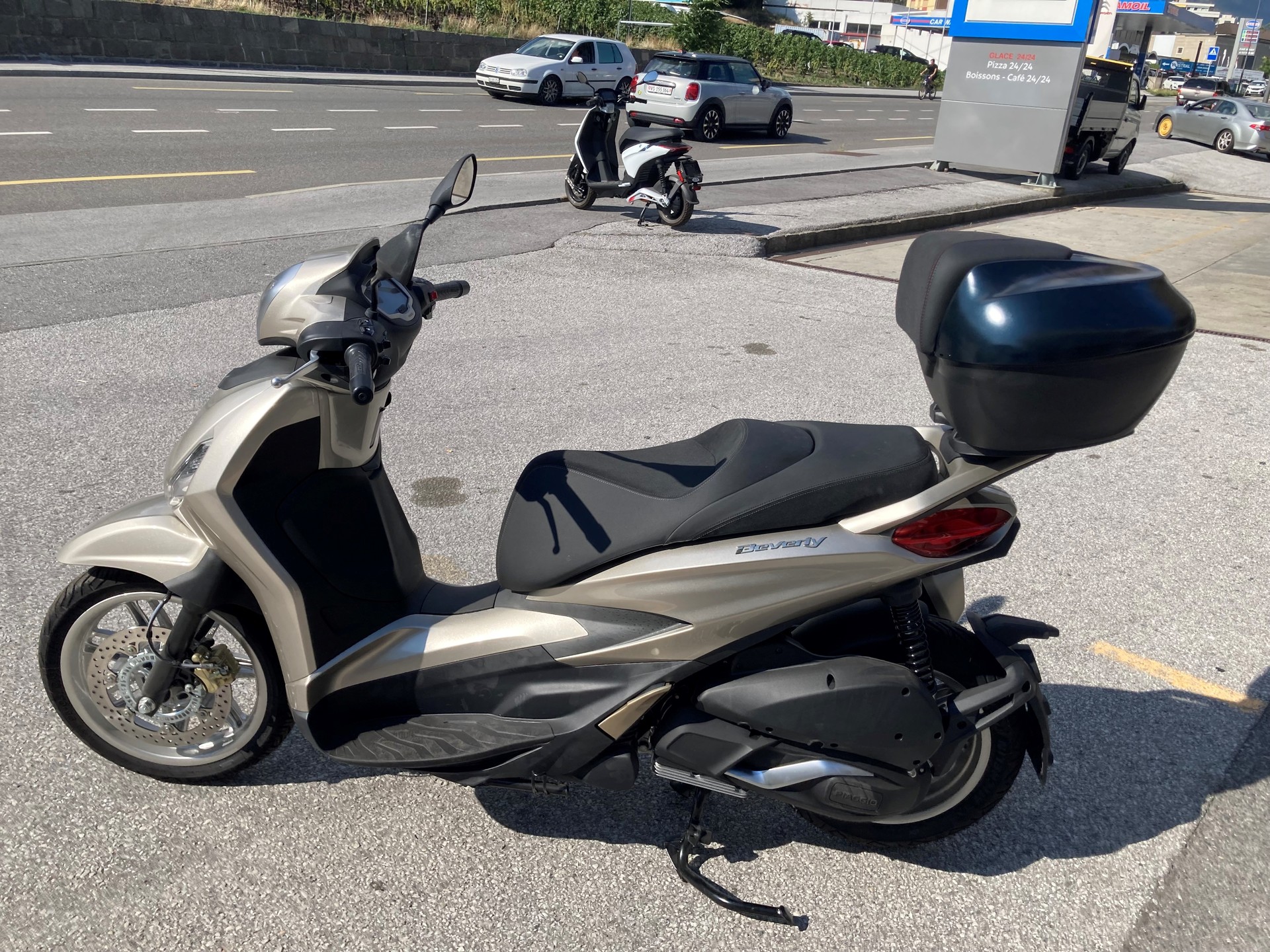 PIAGGIO Beverly 300-image-1