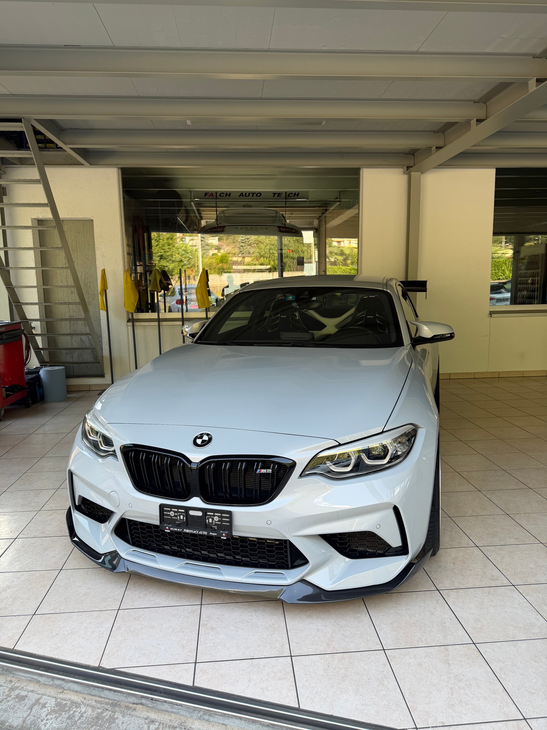 BMW M2 Competition Drivelogic
