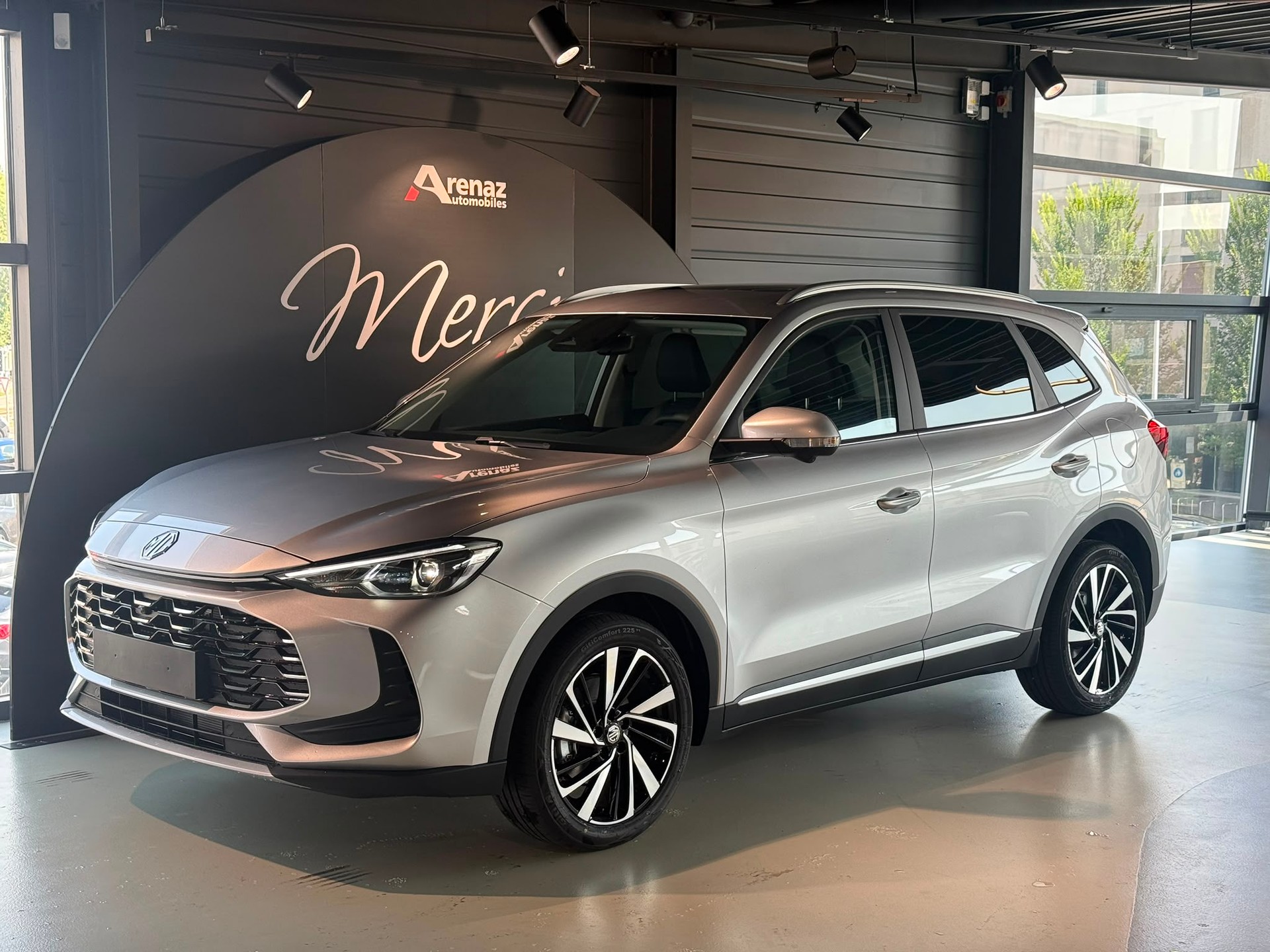 MG ZS 1.5 HEV Luxury-showroom-element-1