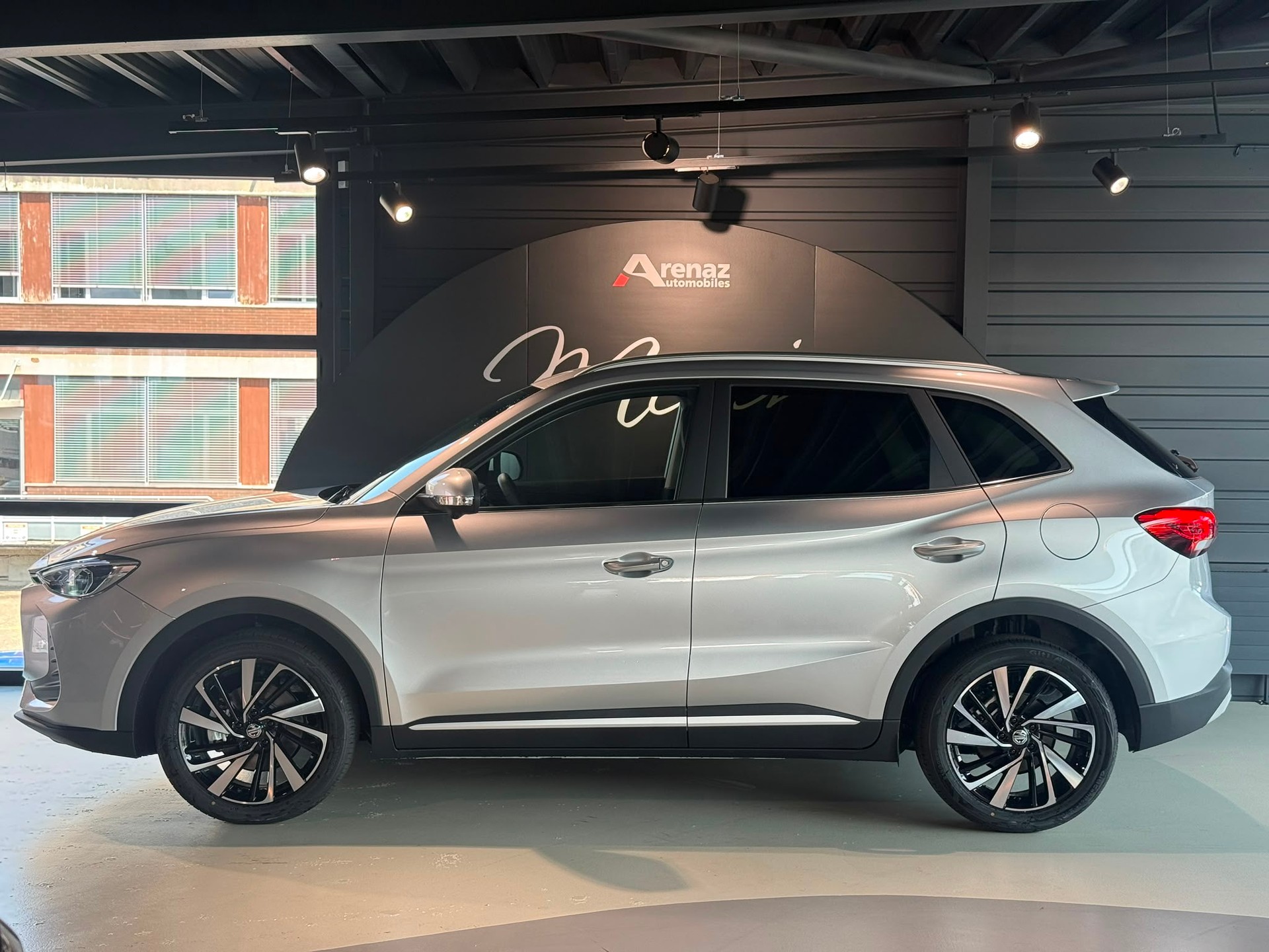 MG ZS 1.5 HEV Luxury-showroom-element-3