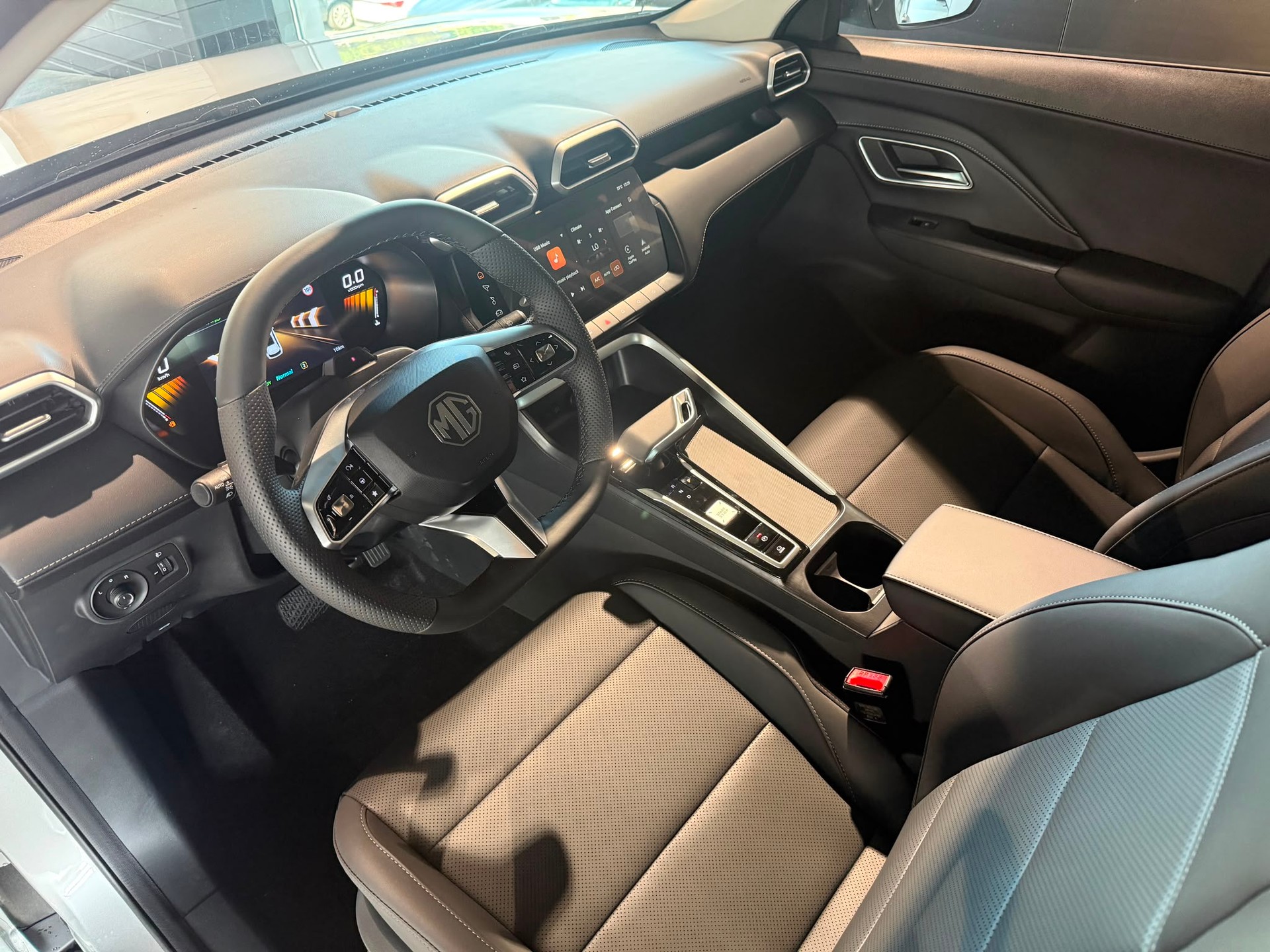 MG ZS 1.5 HEV Luxury-image-10