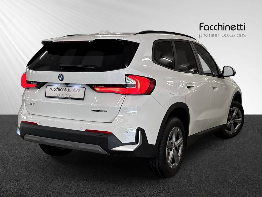 BMW X1 xDrive 23i 48V-showroom-element-3