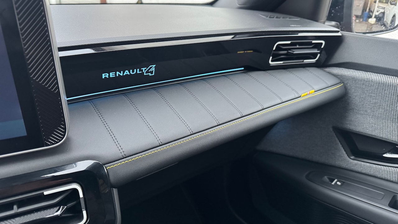 RENAULT R4 E-Tech Comfort Range 52 kWh Iconic * Vollausstattung * Toutes Options *-image-24