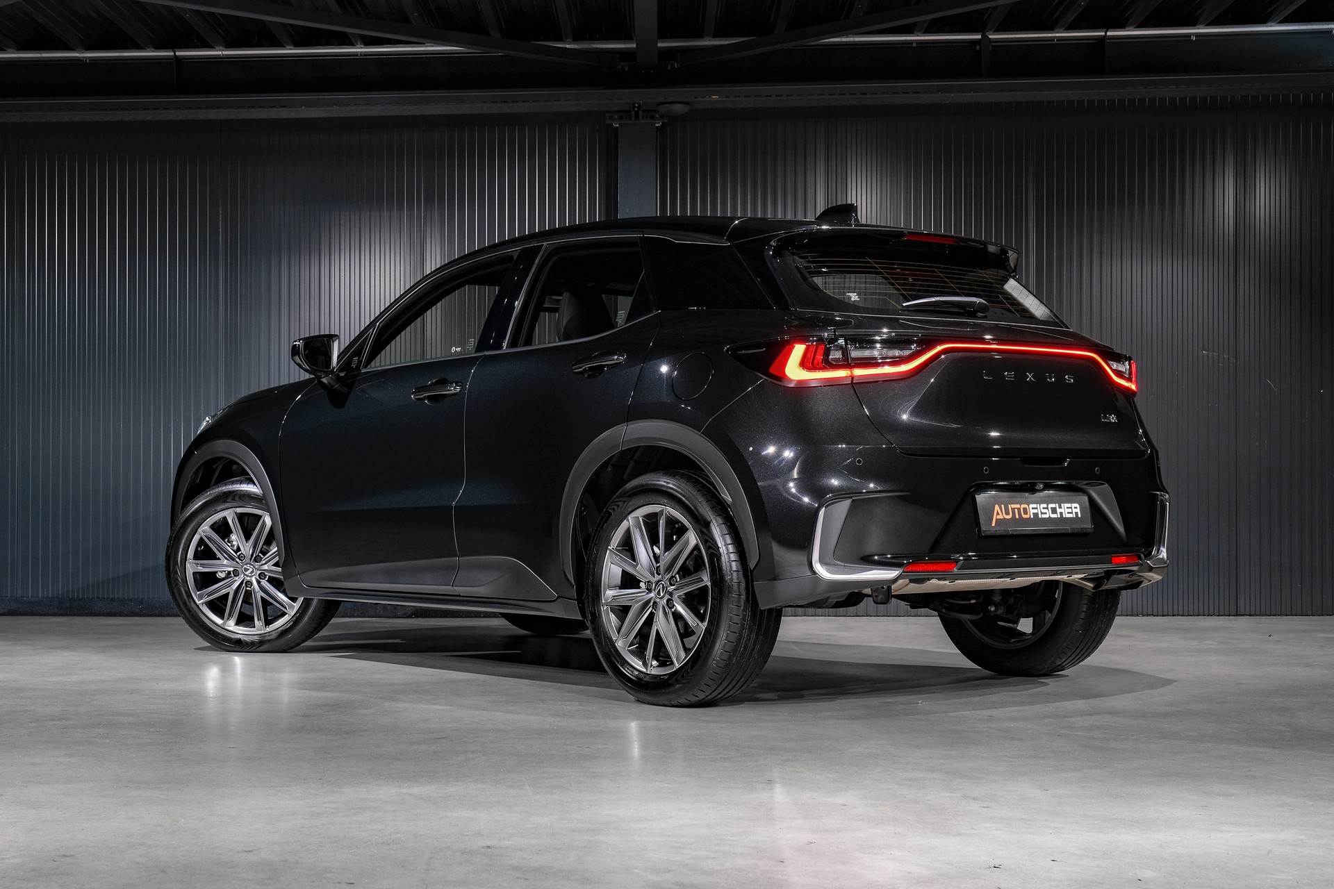 LEXUS LBX FWD Elegant CVT-showroom-element-1