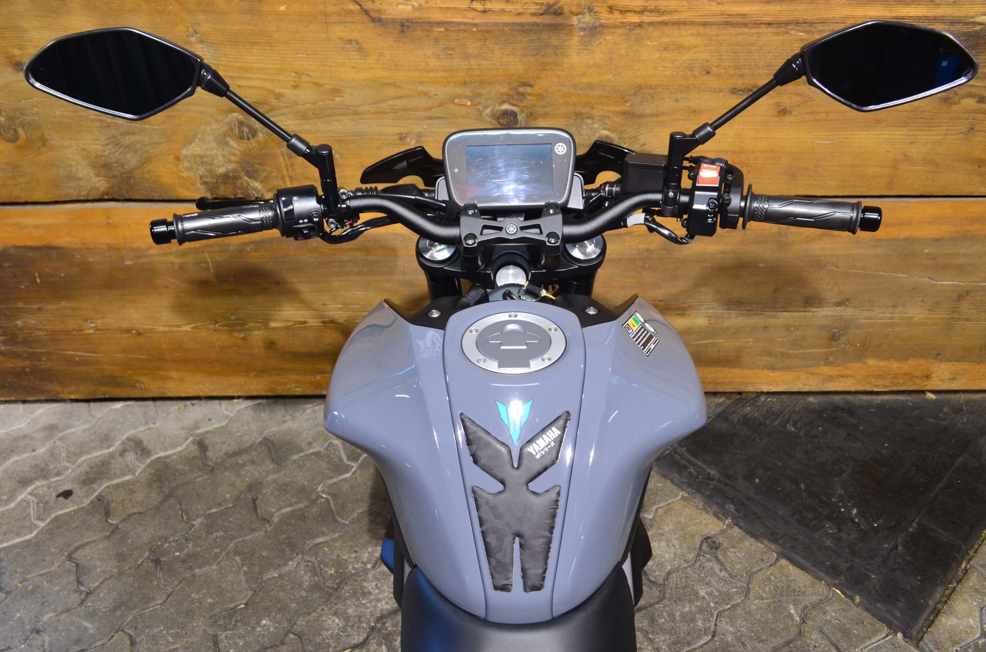 YAMAHA MT-125 ABS-showroom-element-2