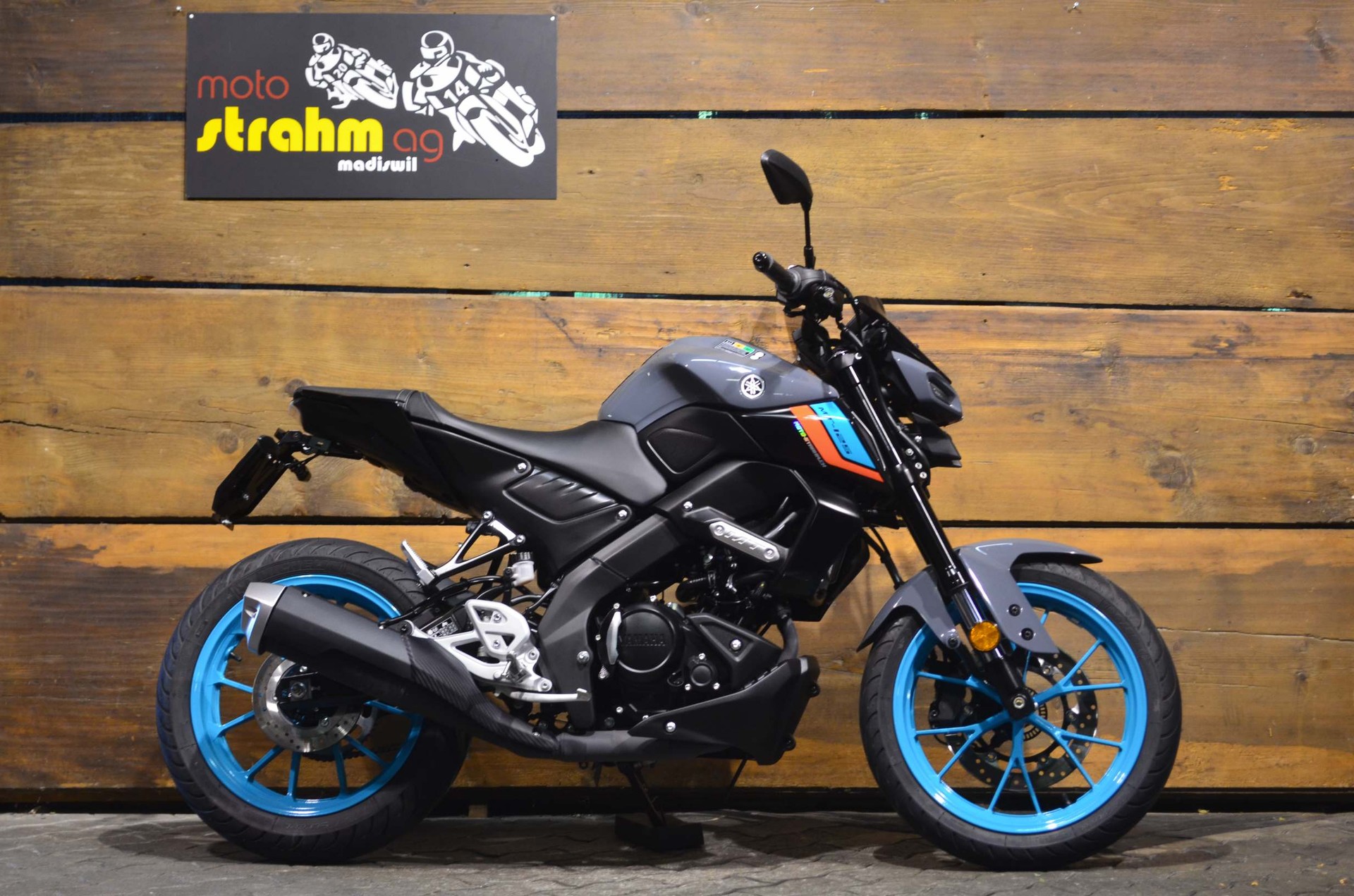 YAMAHA MT-125 ABS-showroom-element-1