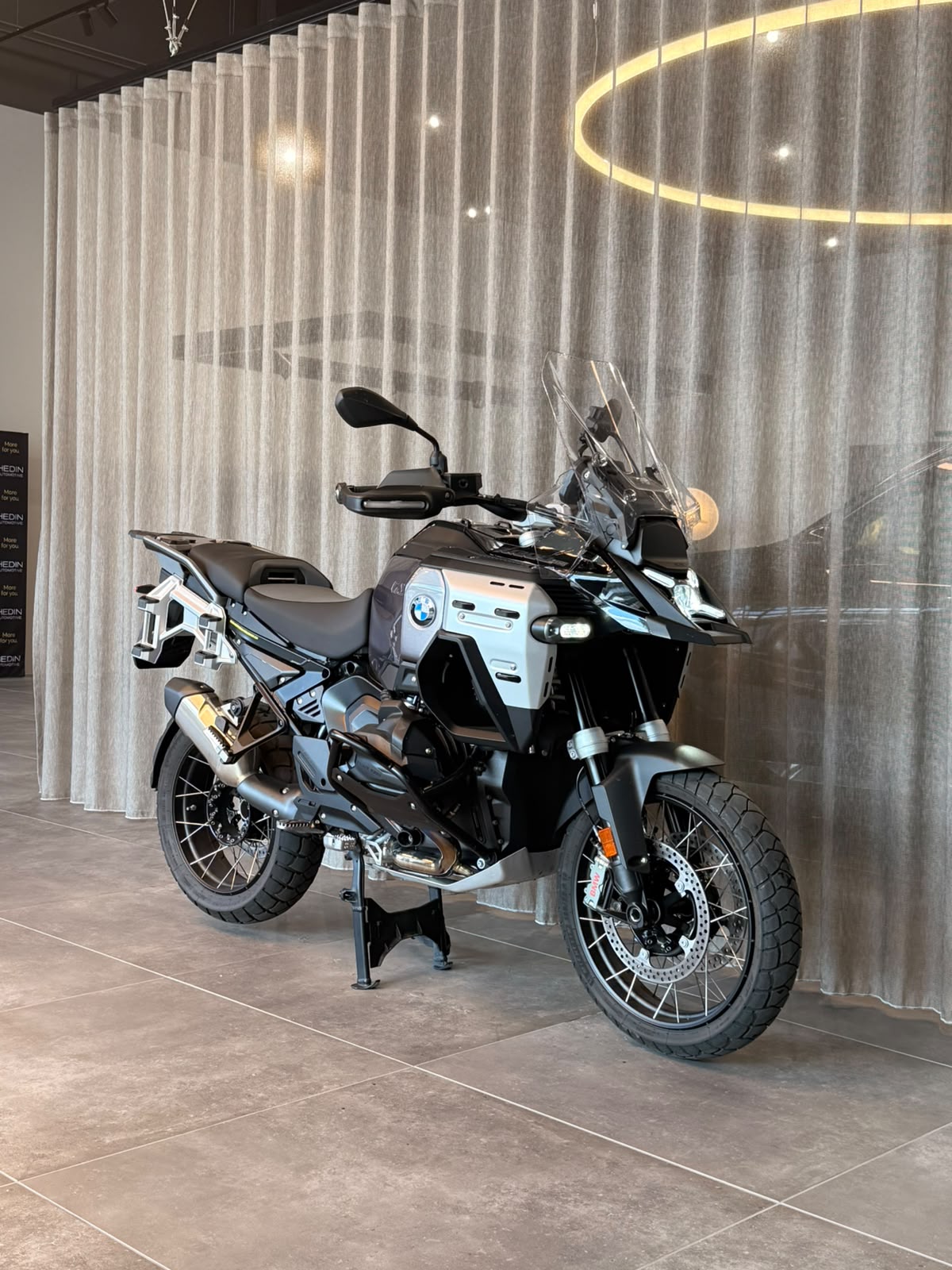 BMW R 1300 GS Adventure-image-2