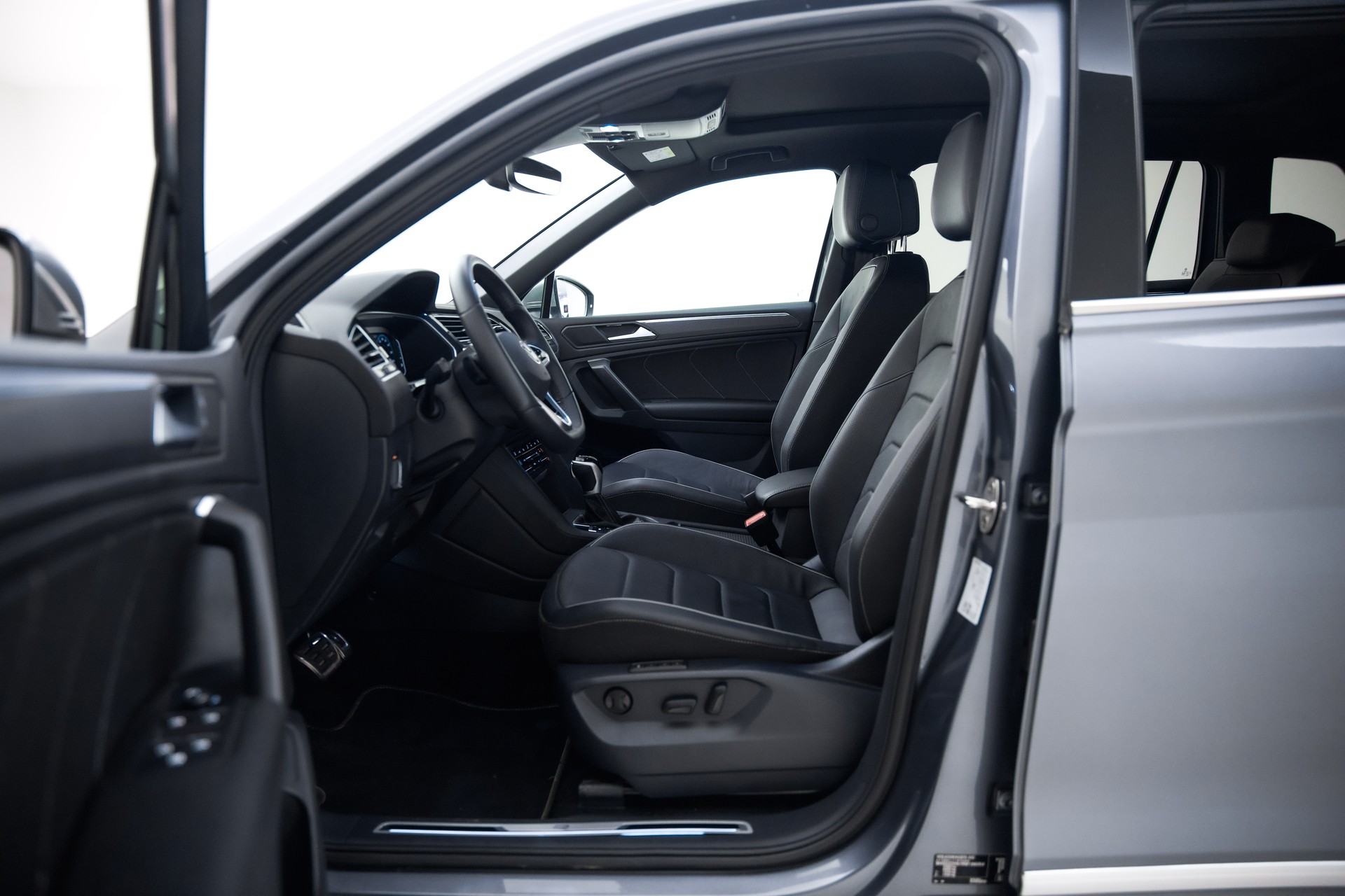 VW Tiguan Allspace 2.0 TDI SCR R-Line 4Motion DSG-image-19