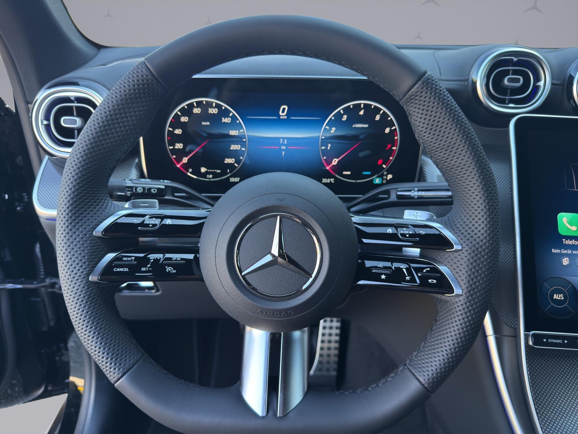 MERCEDES-BENZ GLC 200 AMG Line 4matic-image-9