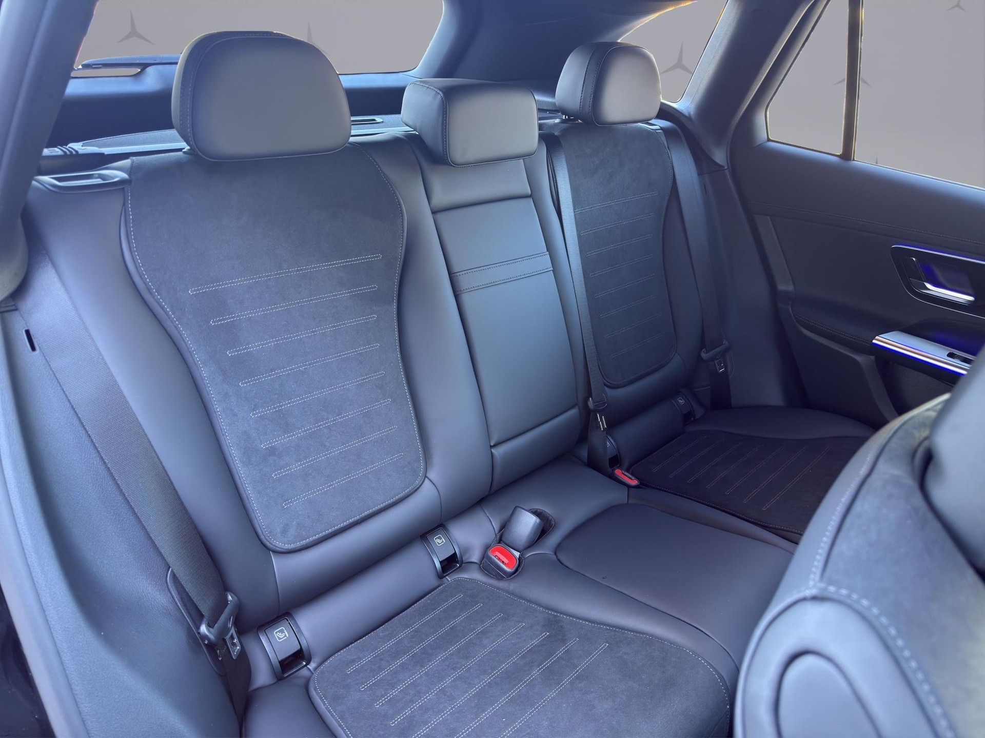 MERCEDES-BENZ GLC 200 AMG Line 4matic-image-16