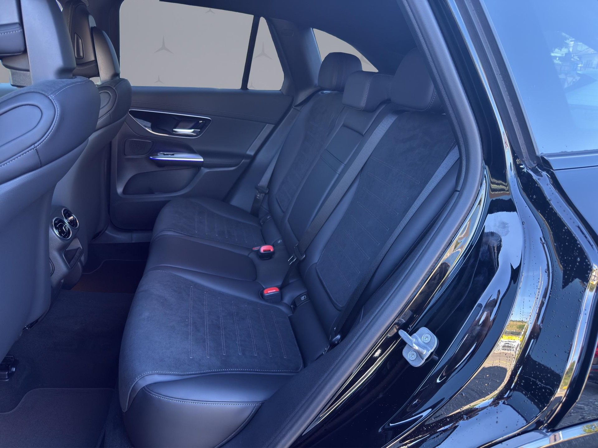 MERCEDES-BENZ GLC 200 AMG Line 4matic-image-11
