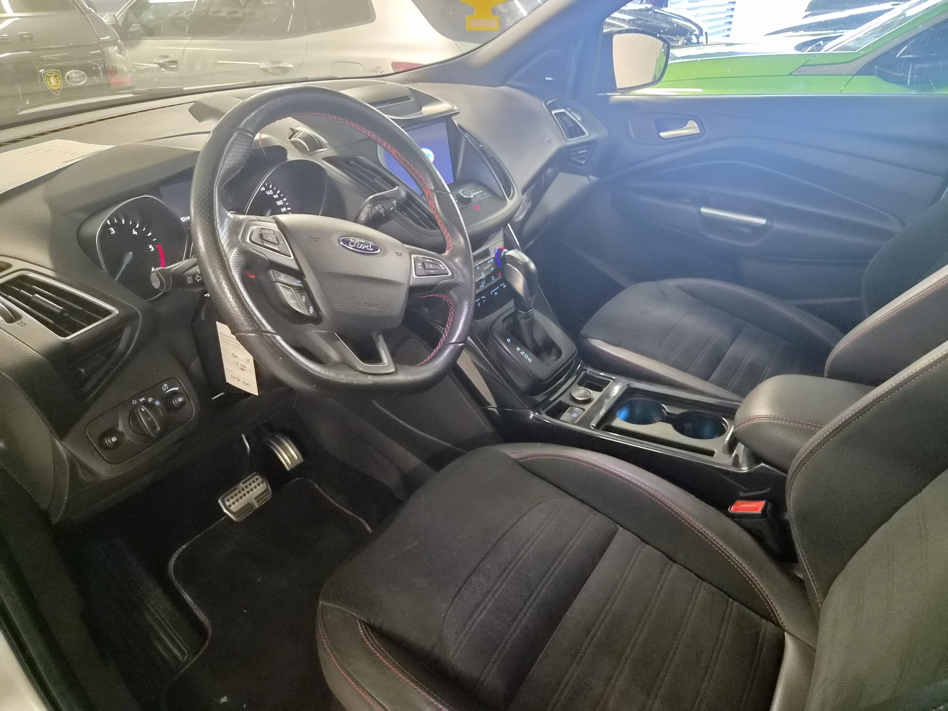FORD Kuga 2.0 TDCi 180 ST-Line FPS 4WD PowerShift-image-4