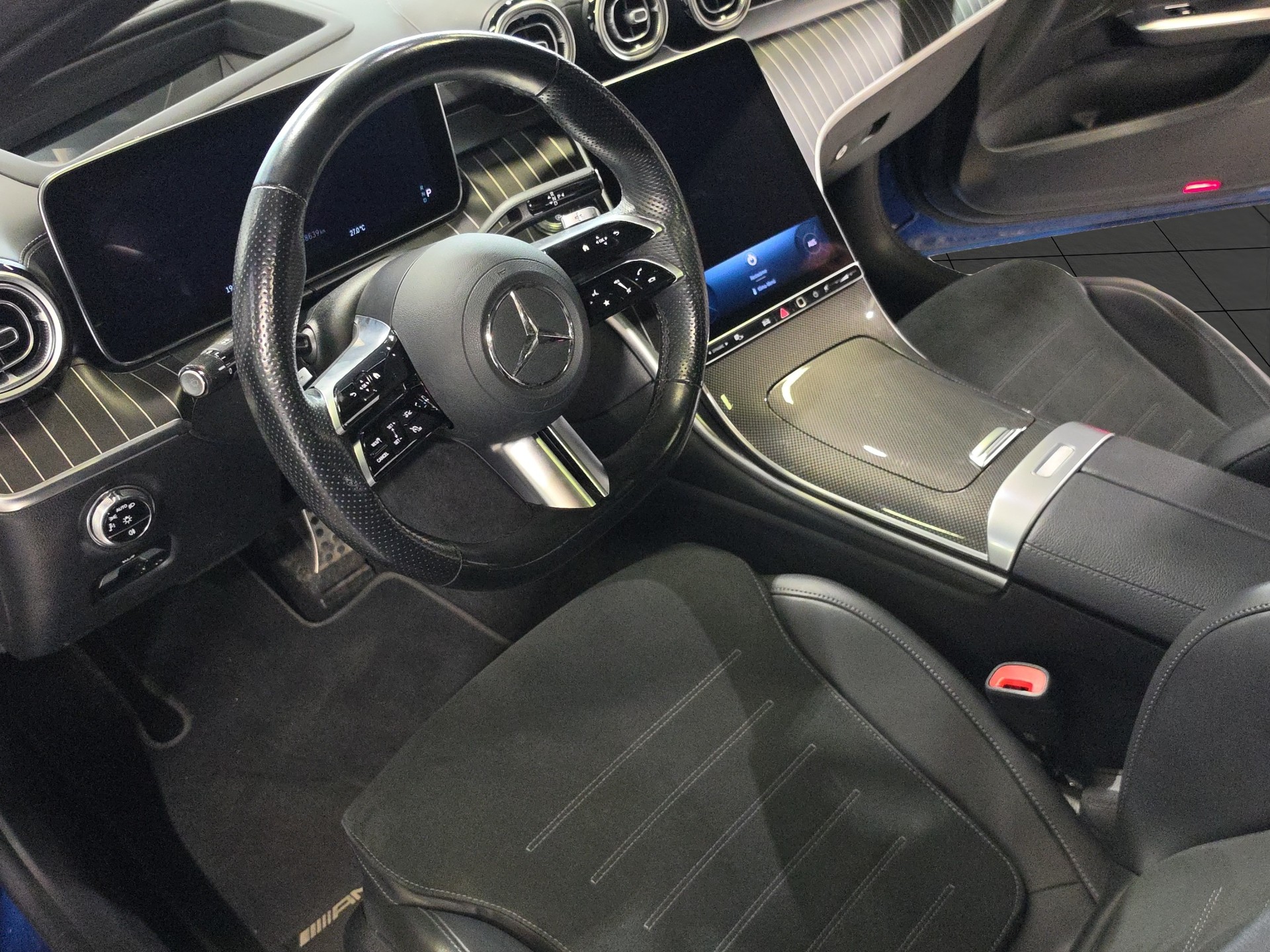 MERCEDES-BENZ C 300 4Matic AMG Line-image-9