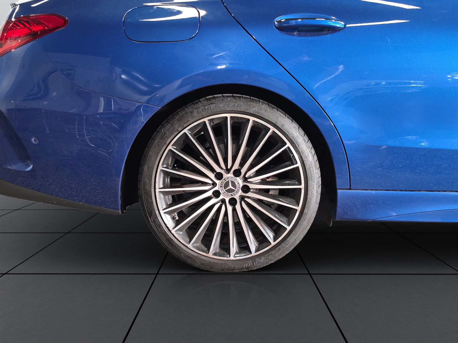 MERCEDES-BENZ C 300 4Matic AMG Line-image-8