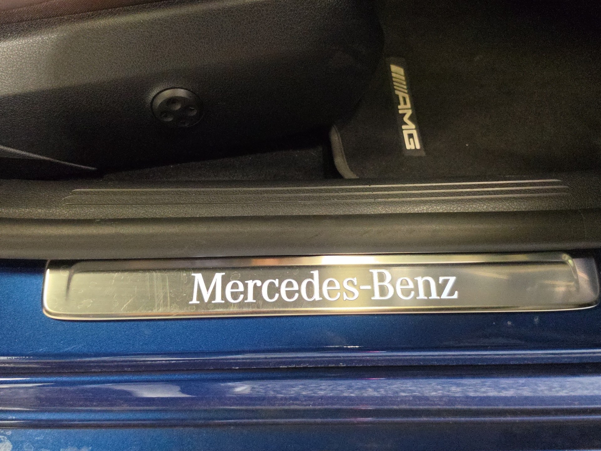 MERCEDES-BENZ C 300 4Matic AMG Line-image-16