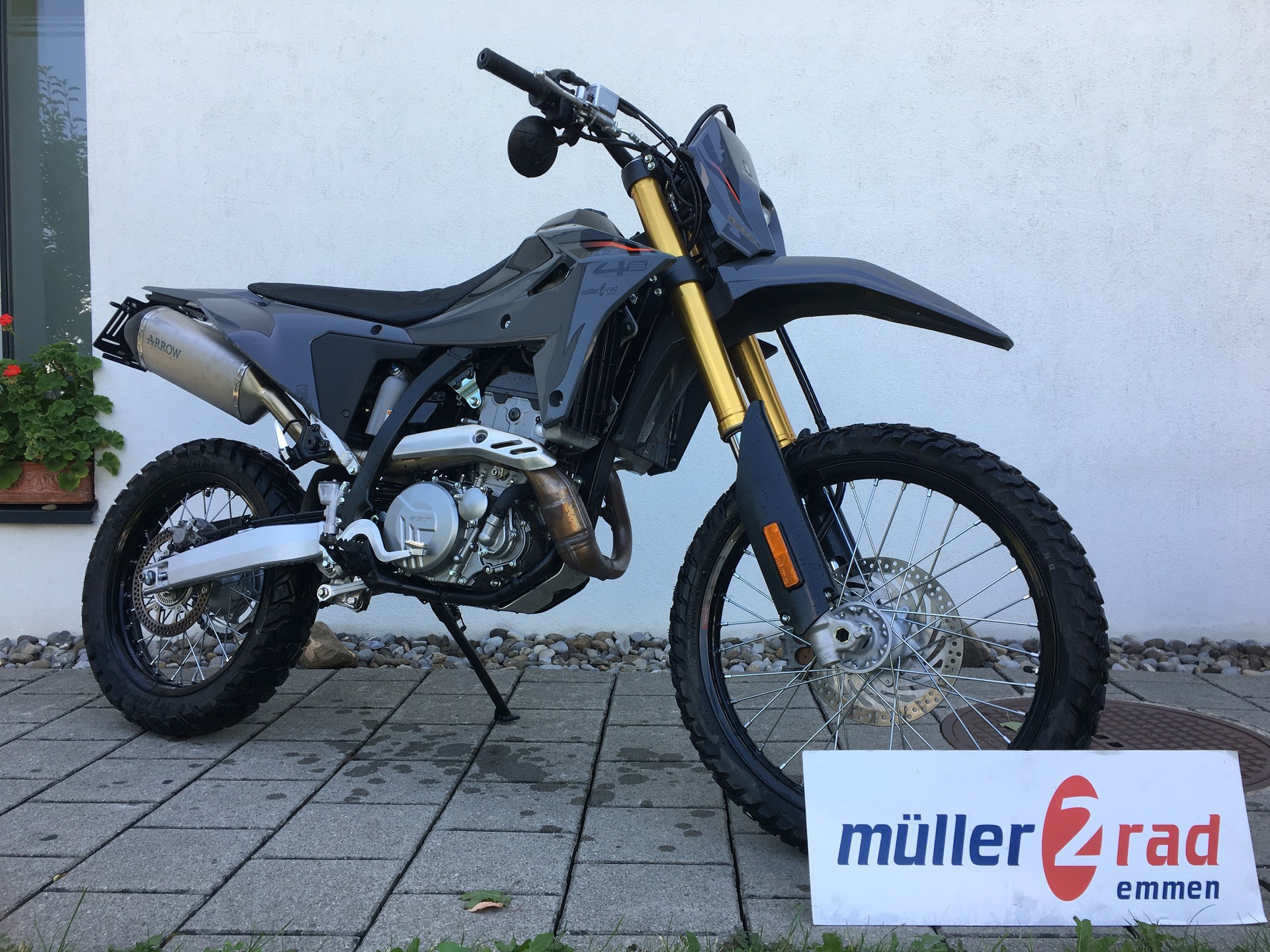 SUZUKI DR-Z4S-image-0
