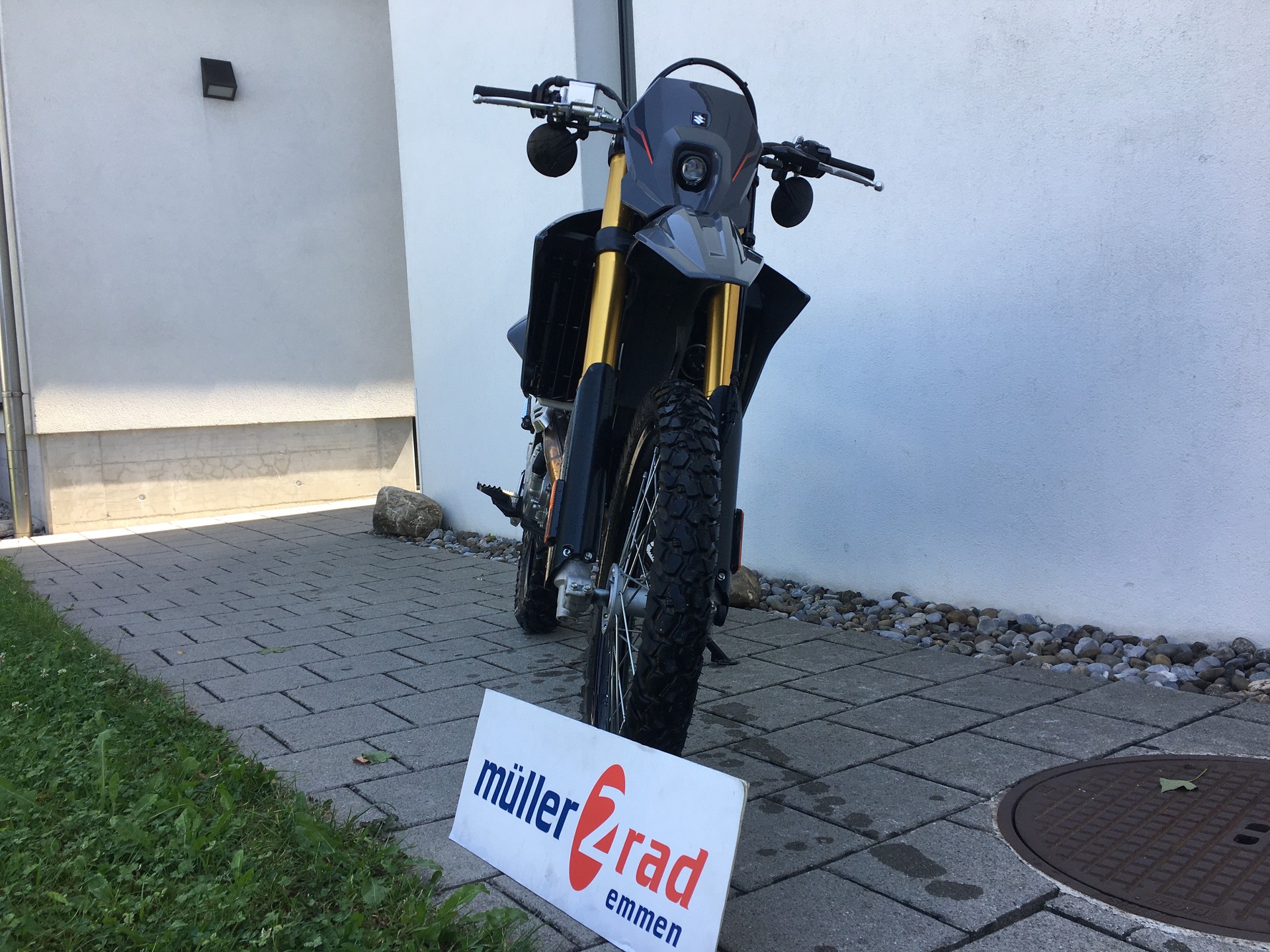 SUZUKI DR-Z4S-image-3