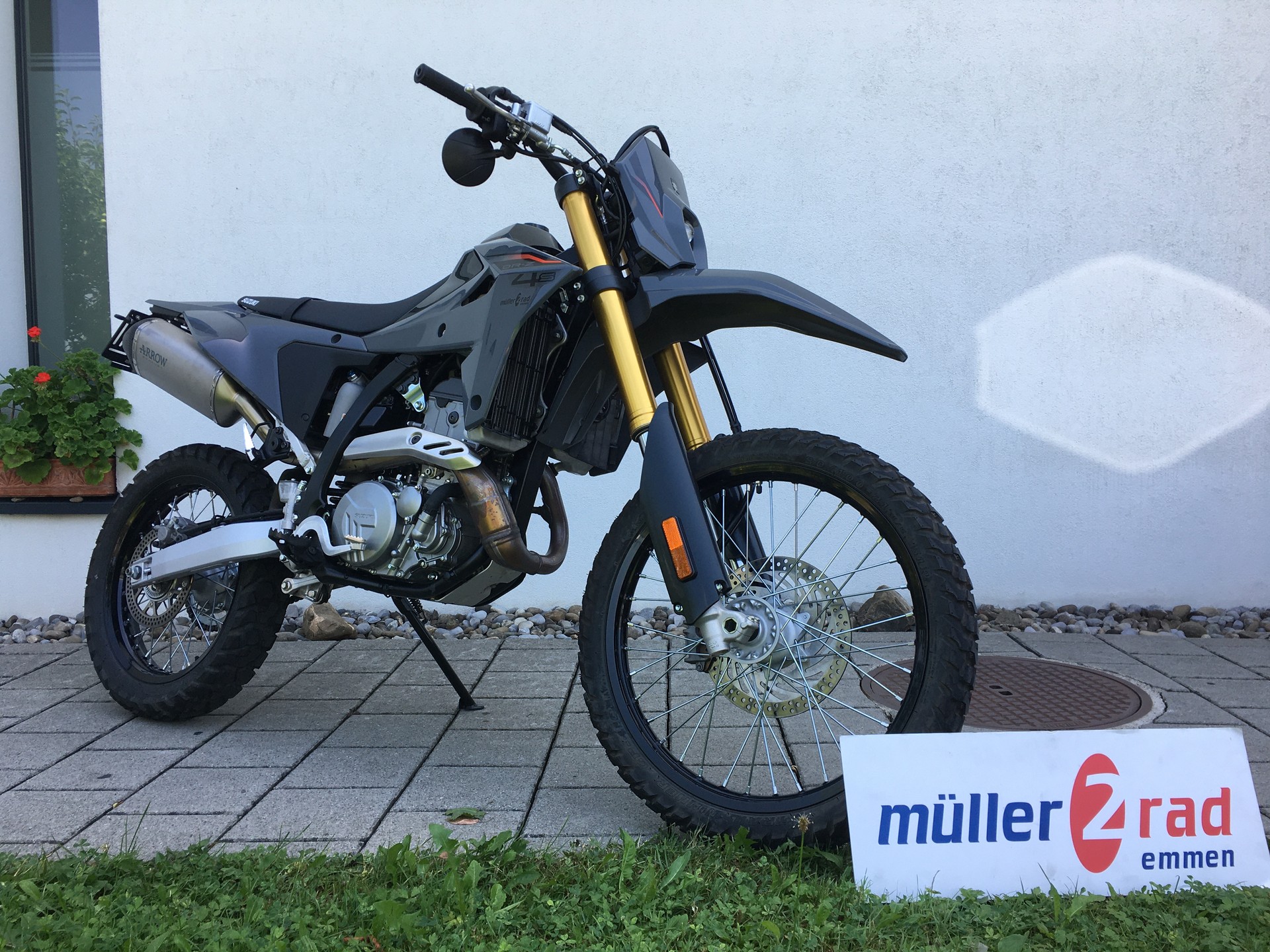 SUZUKI DR-Z4S-image-1